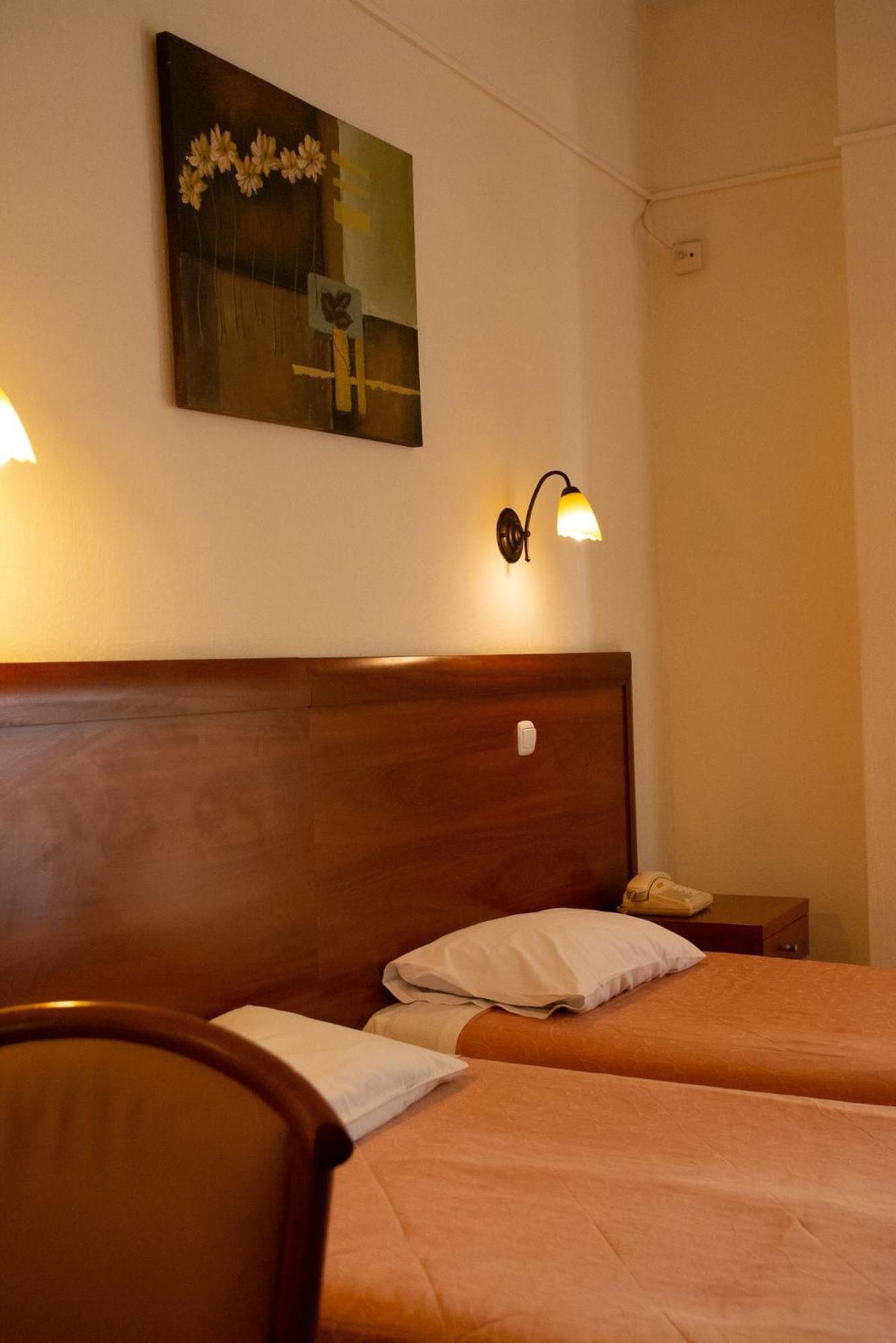 Budget Double Room - Photo 9
