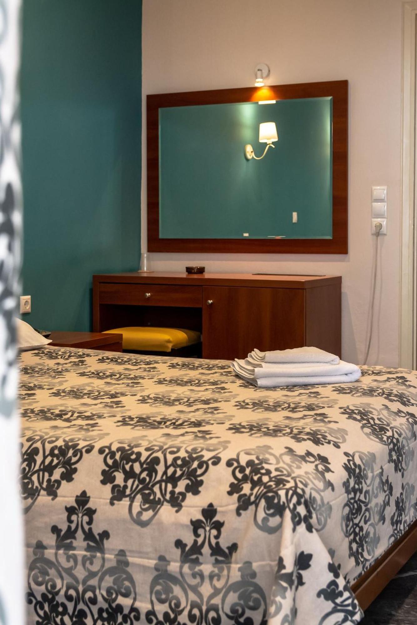 Budget Double Room - Photo 22
