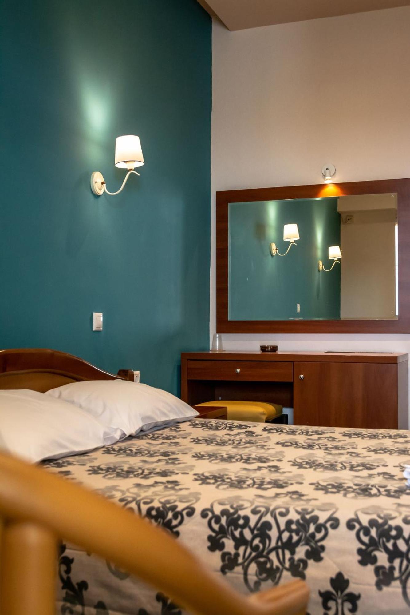 Budget Double Room - Photo 19