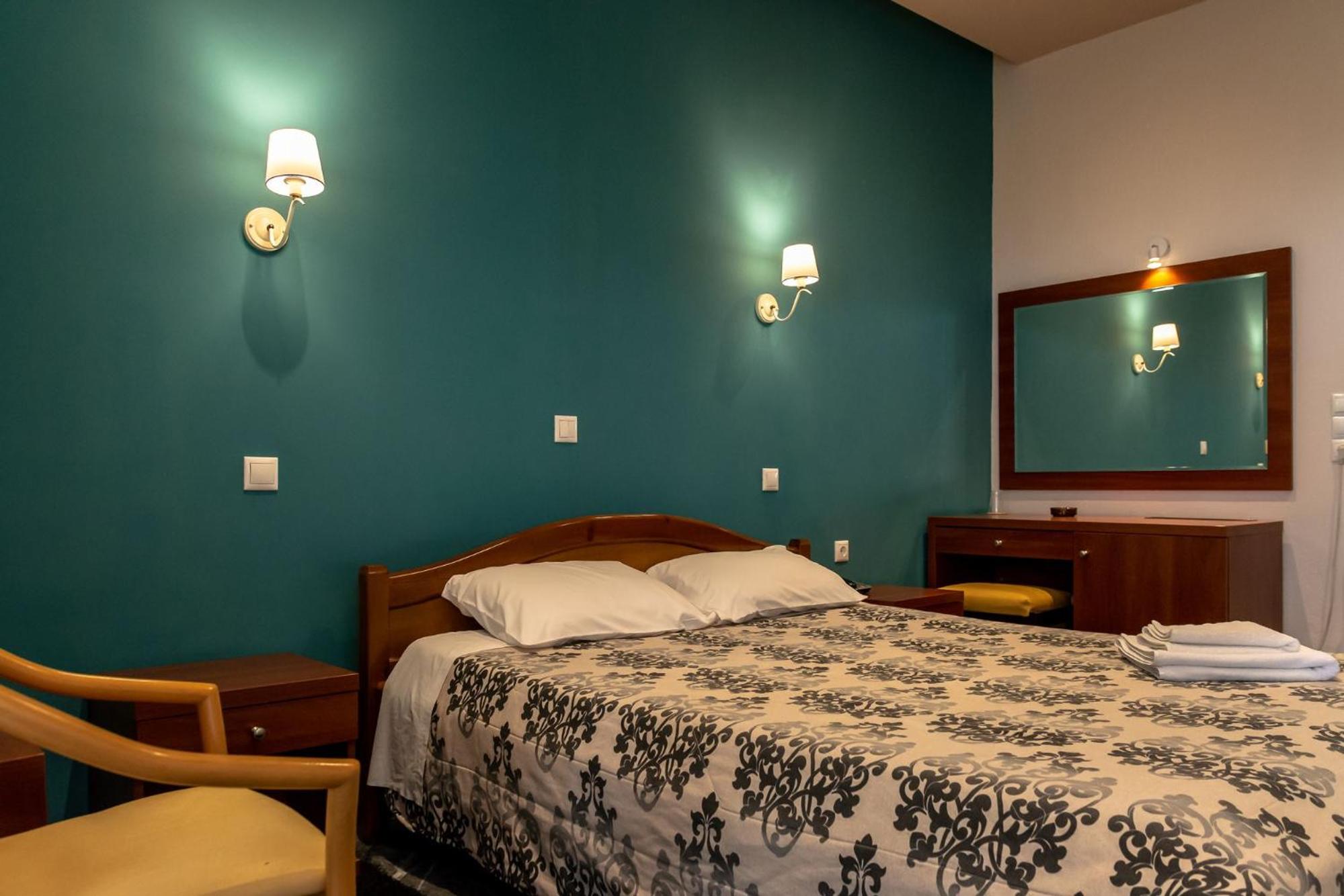 Budget Double Room - Photo 16