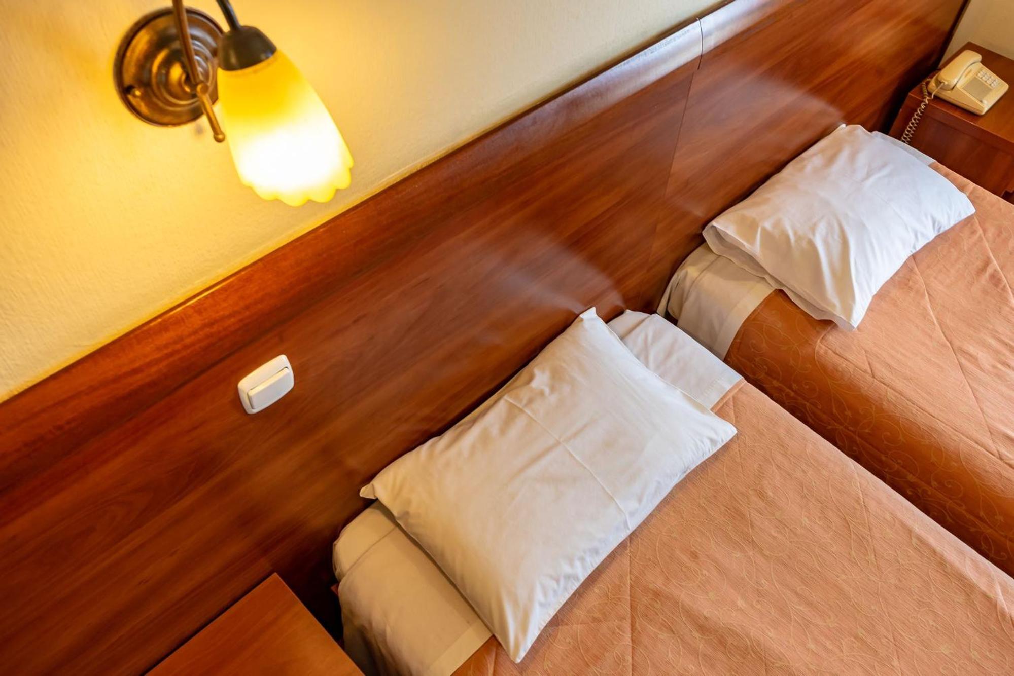 Budget Double Room - Photo 15