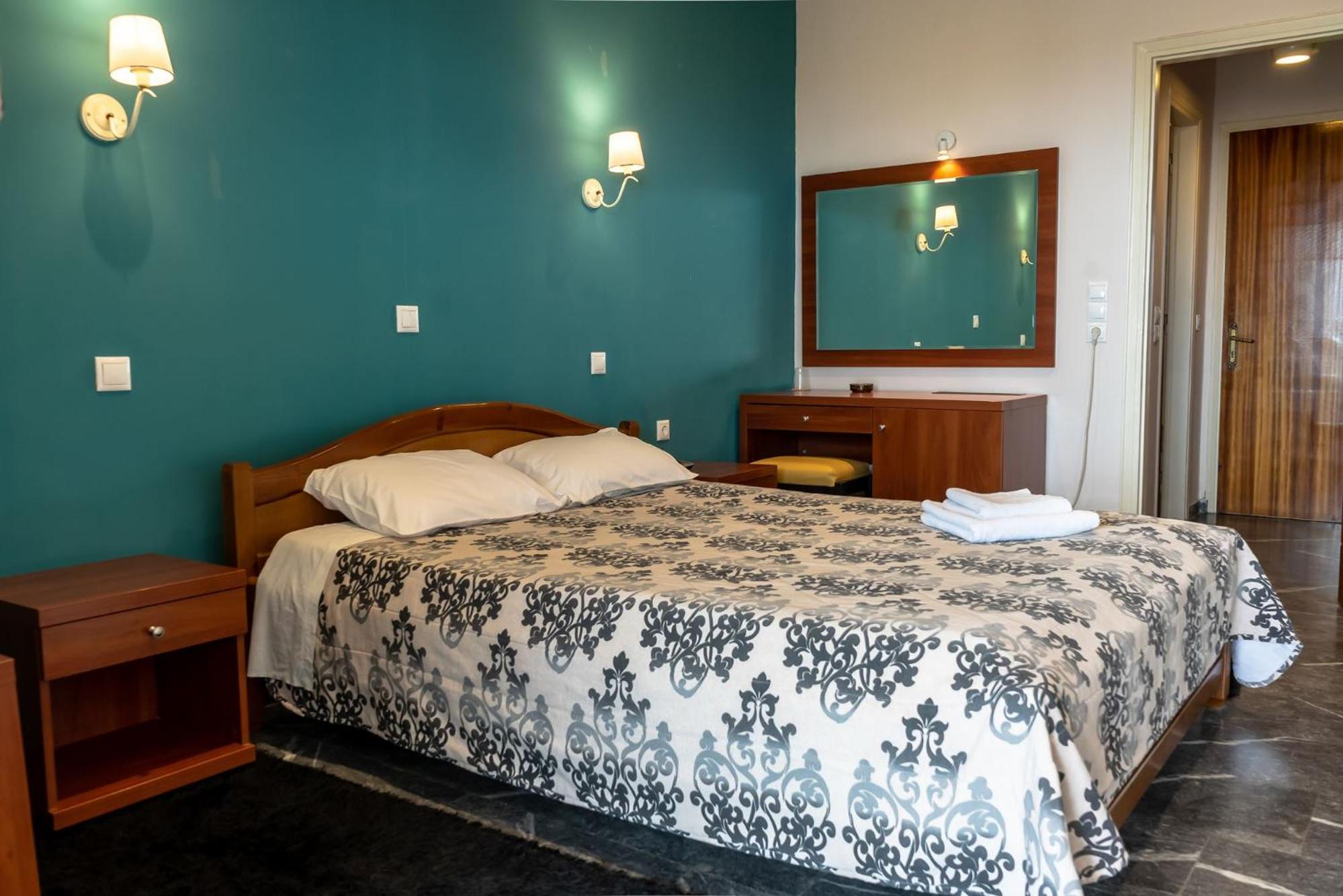 Budget Double Room - Photo 24