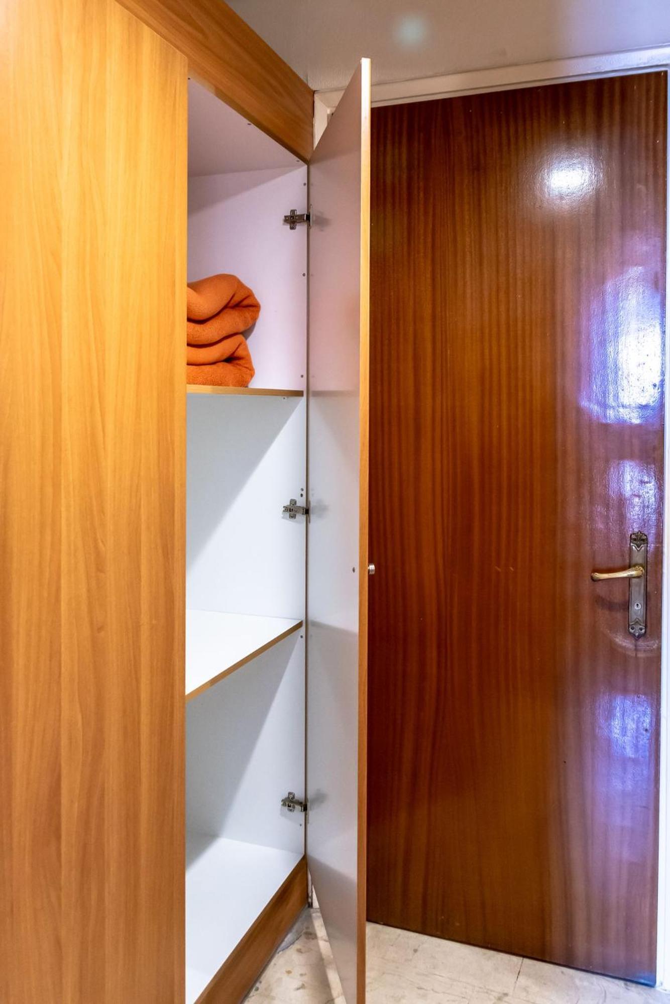 Budget Double Room - Photo 14
