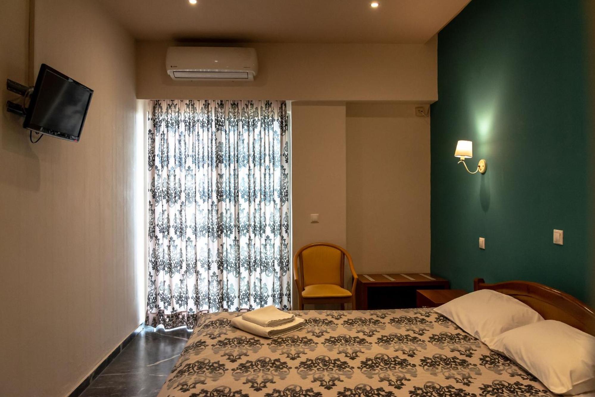 Budget Double Room - Photo 30