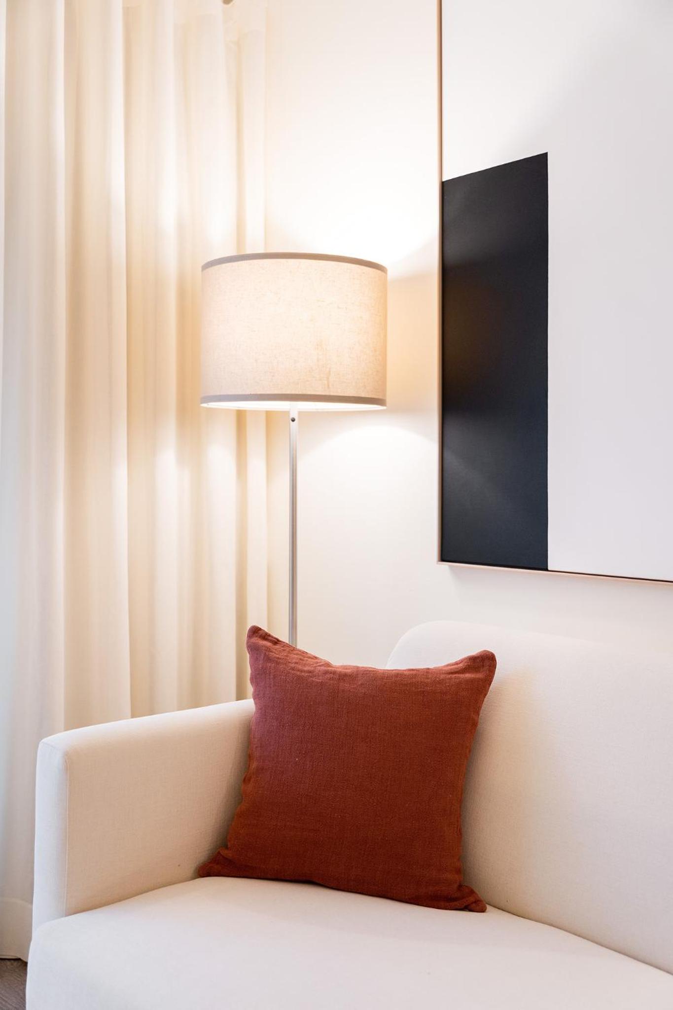 One-Bedroom Apartment thumbnail 6