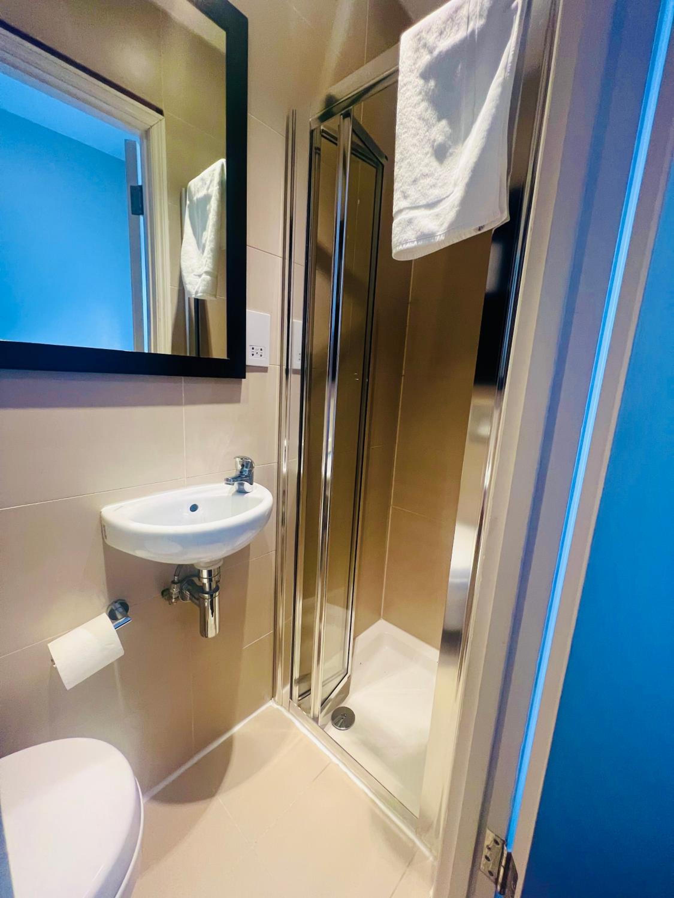 Small Single Room photo 2