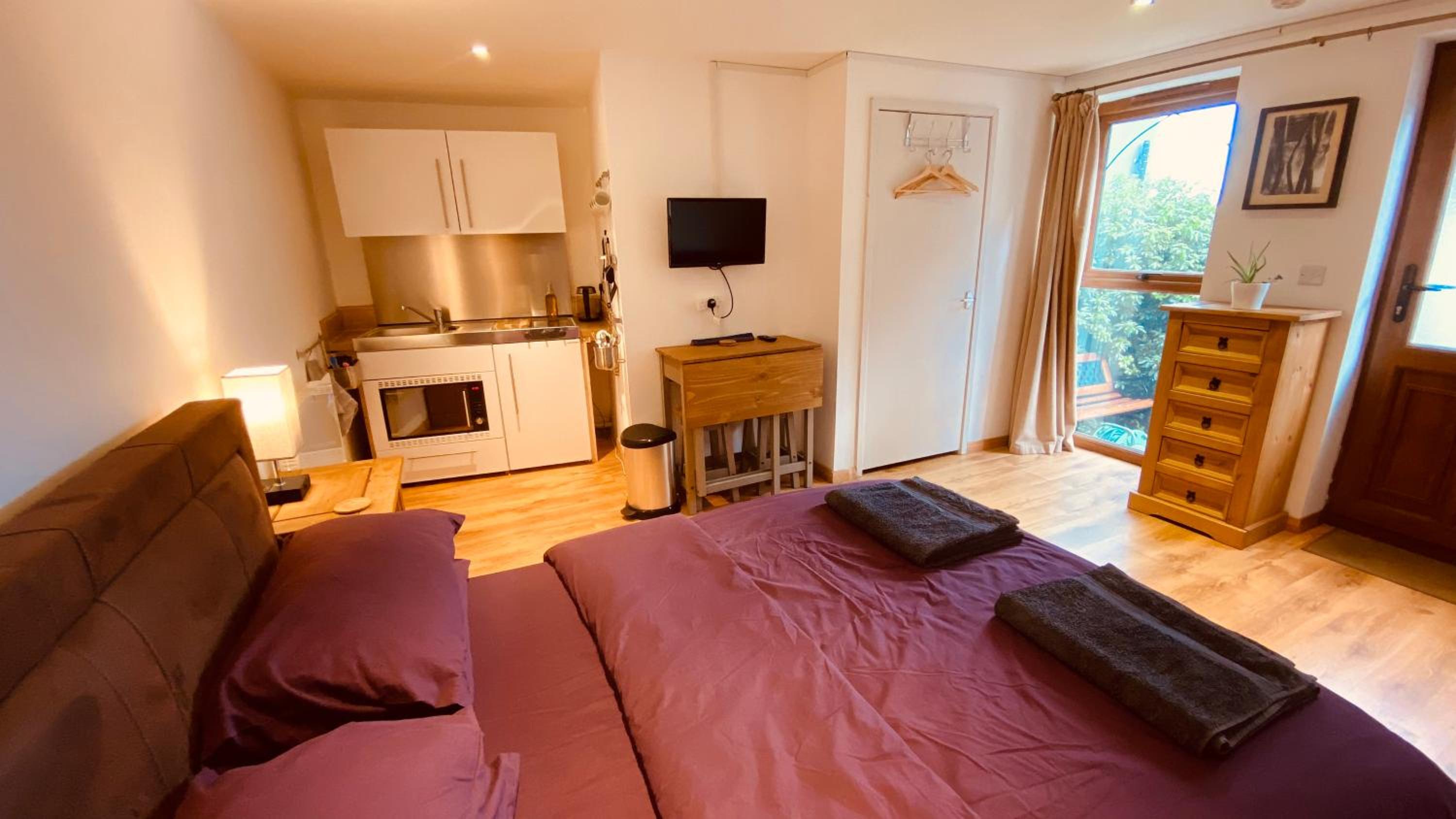 One-Bedroom Apartment - Photo 7