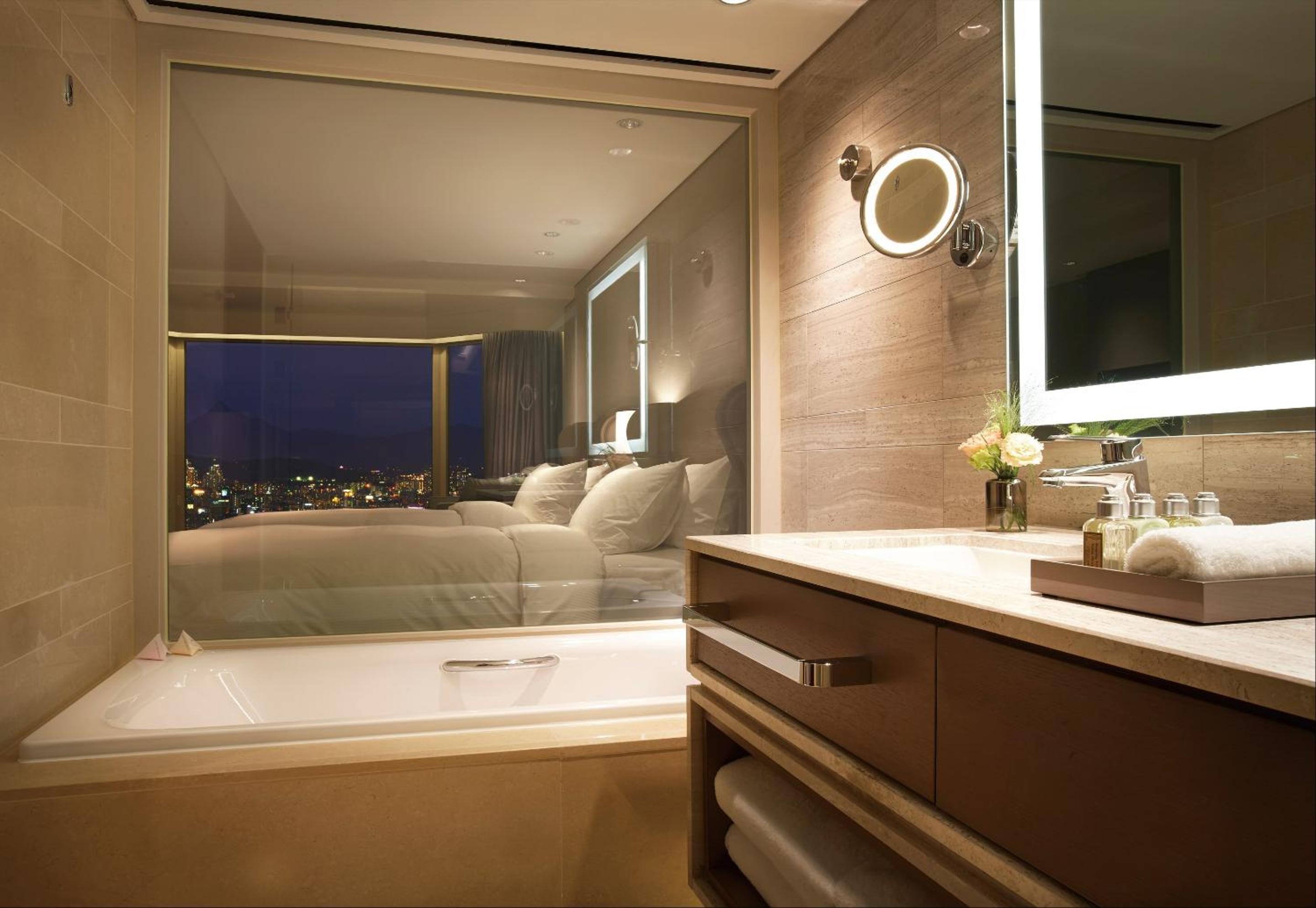 Deluxe Twin Room with City View - Annex - Photo 2