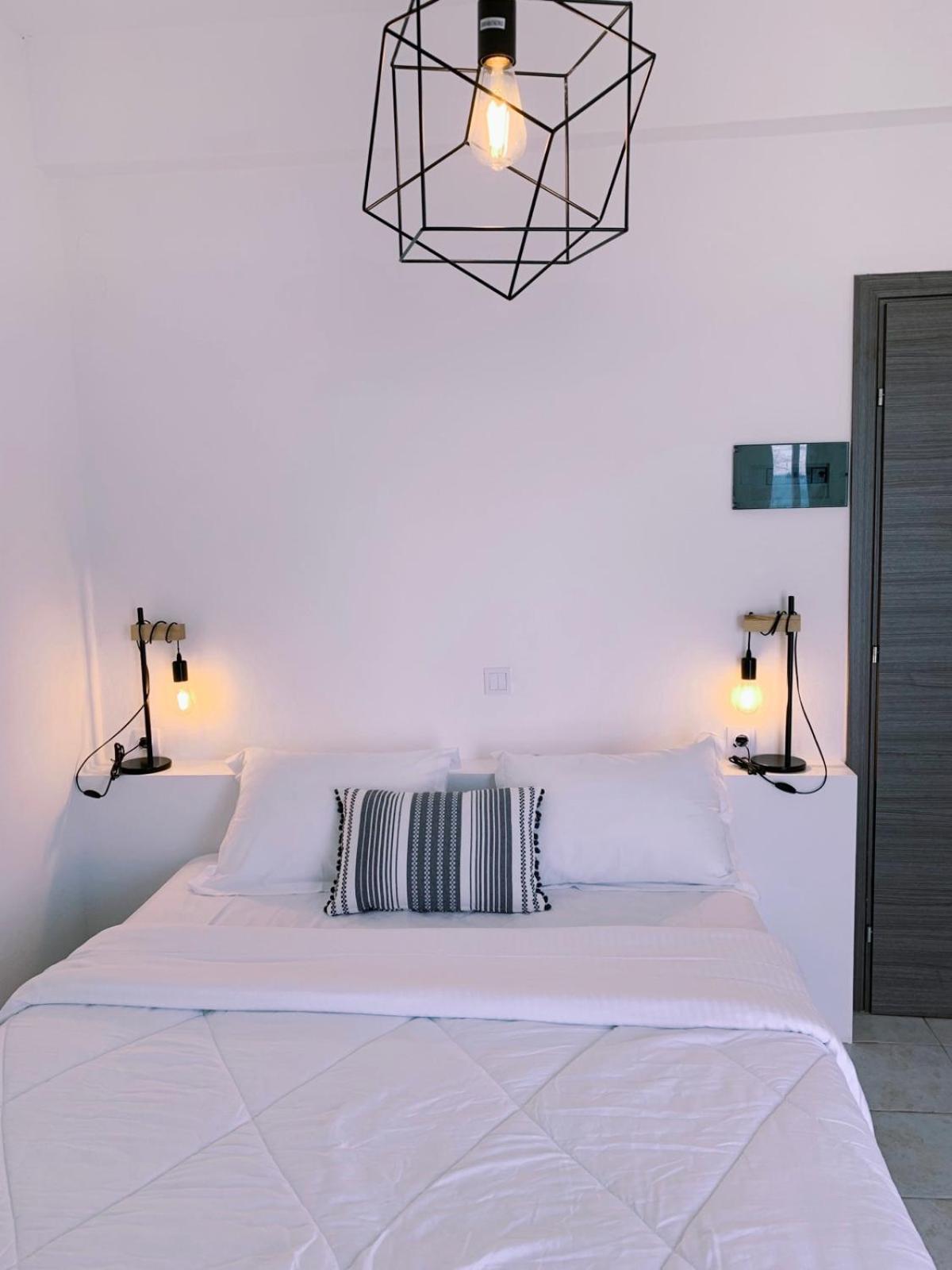 Deluxe Room with Sea View - Photo 2