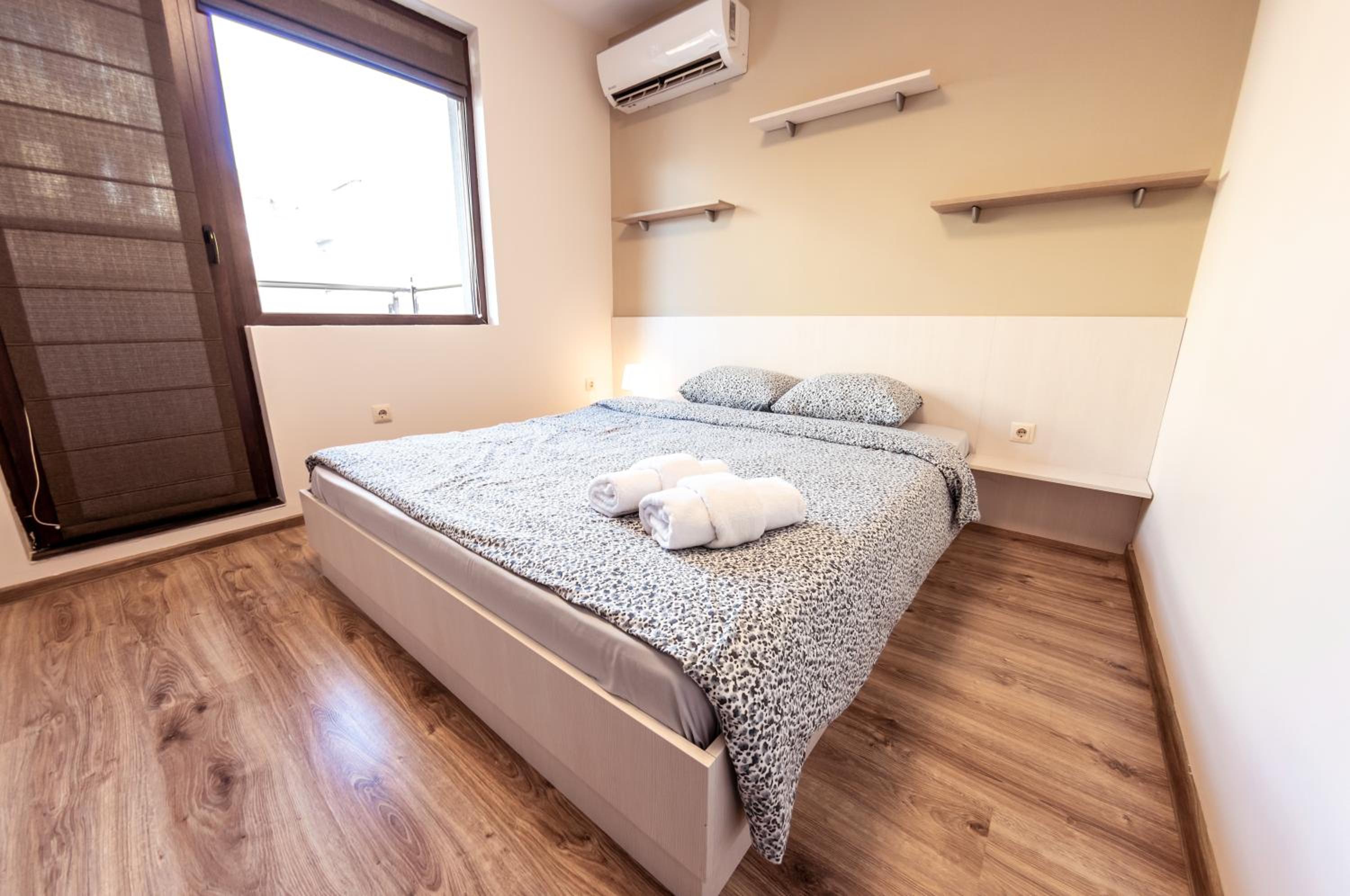 One-Bedroom Apartment - Photo 1