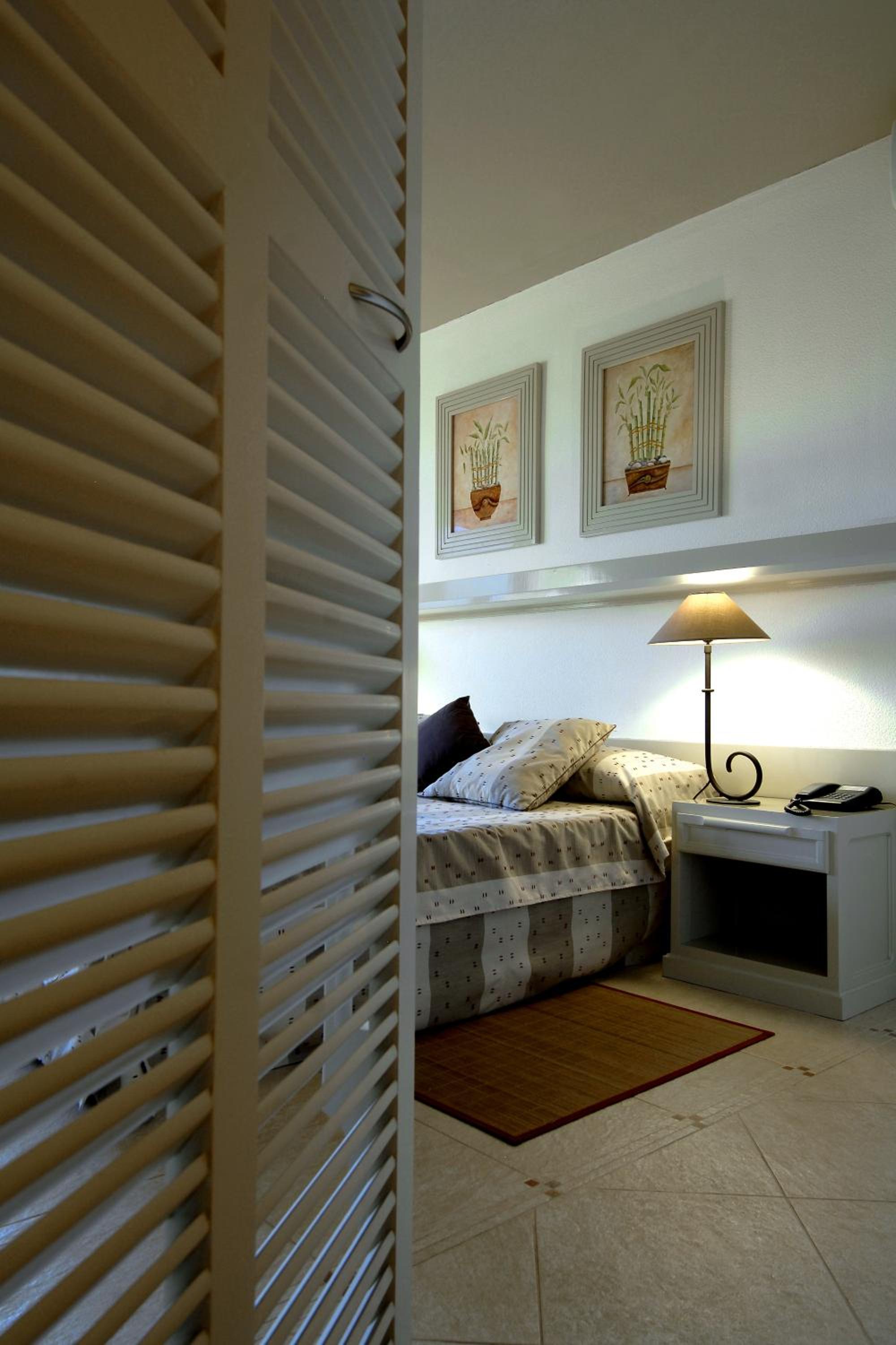 Double or Twin Room with Garden View - Photo 3