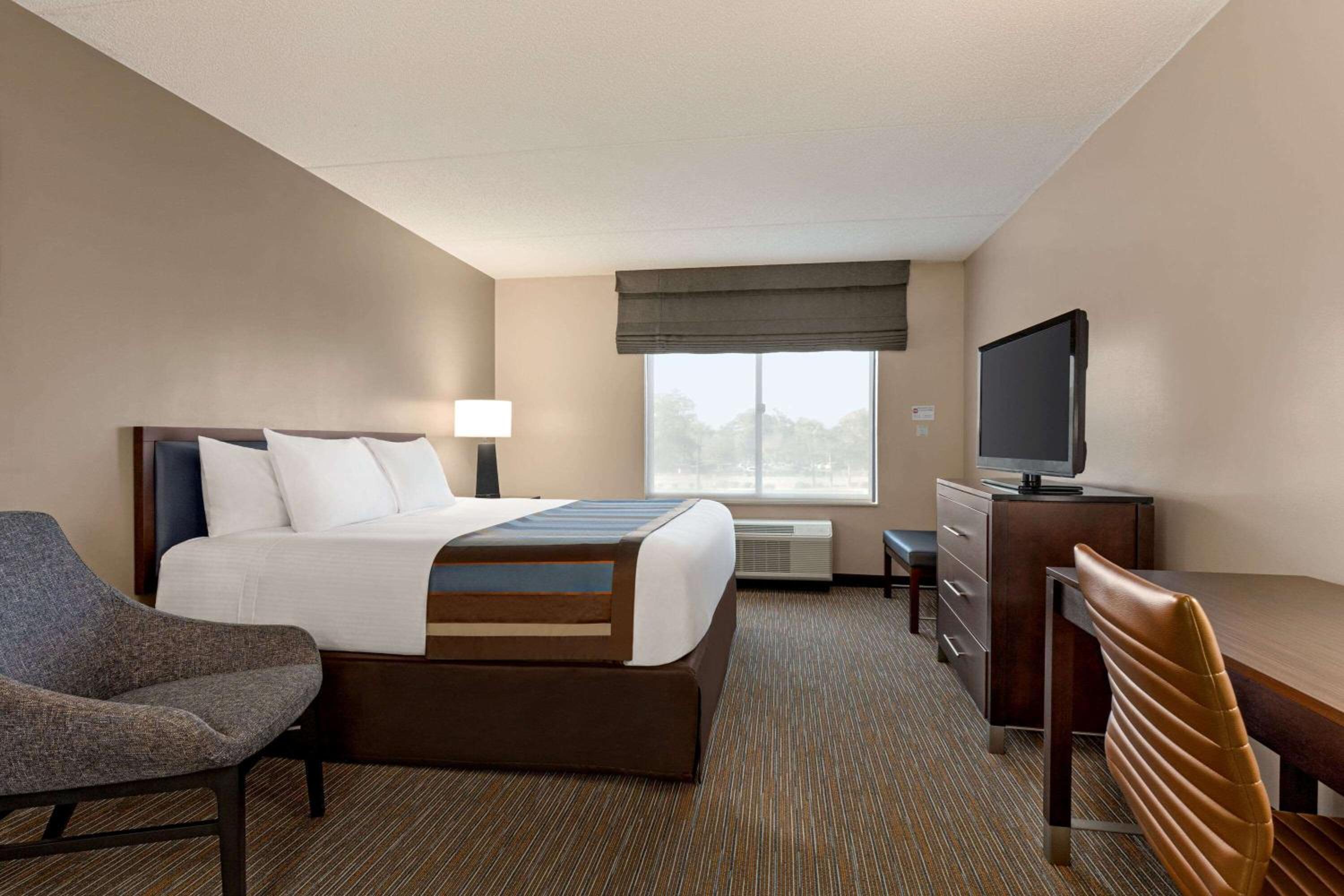 Deluxe King Room - Disability Access/Non-Smoking - Photo 2