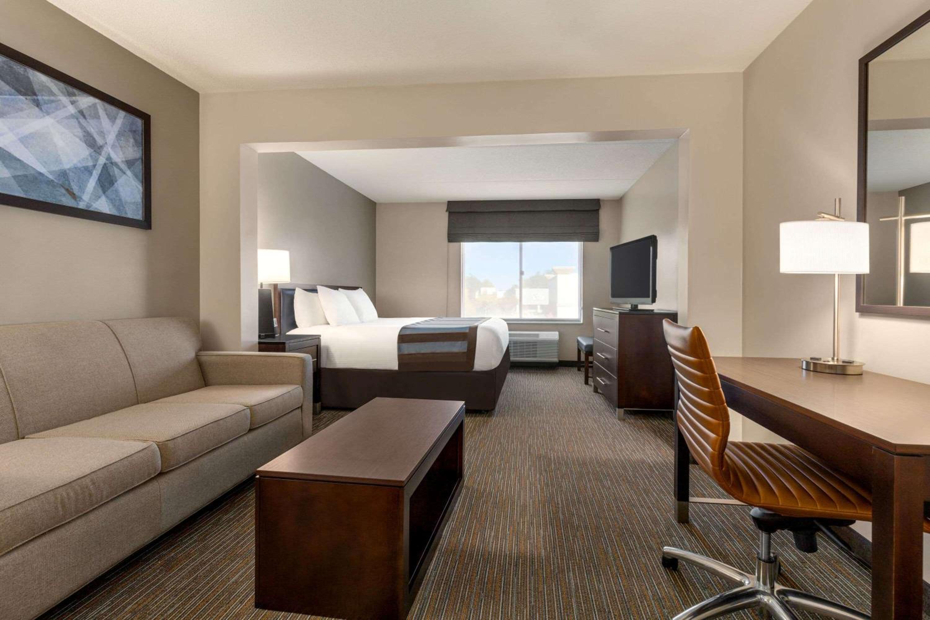 King Room - Non-Smoking - Photo 6