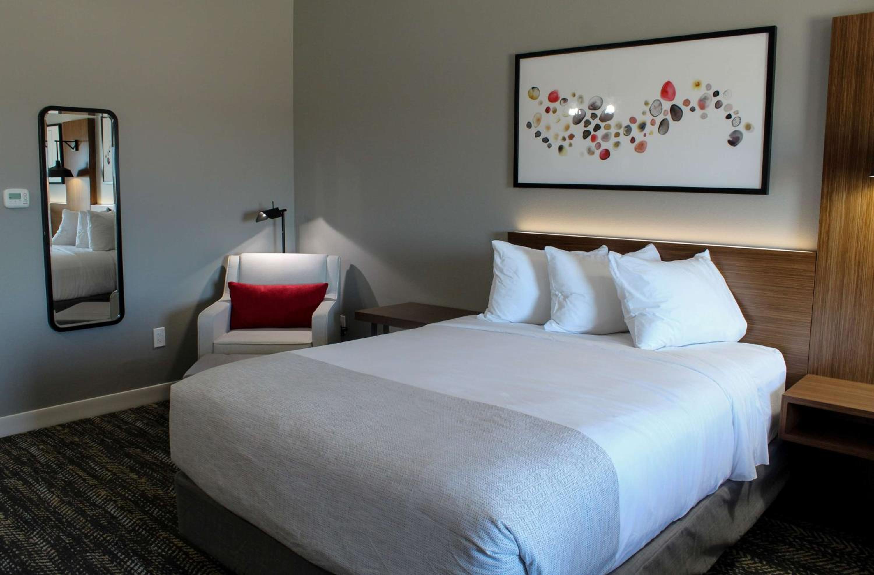 Queen room with 2 Queen Beds, Hearing Access, Non-Smoking - Photo 11
