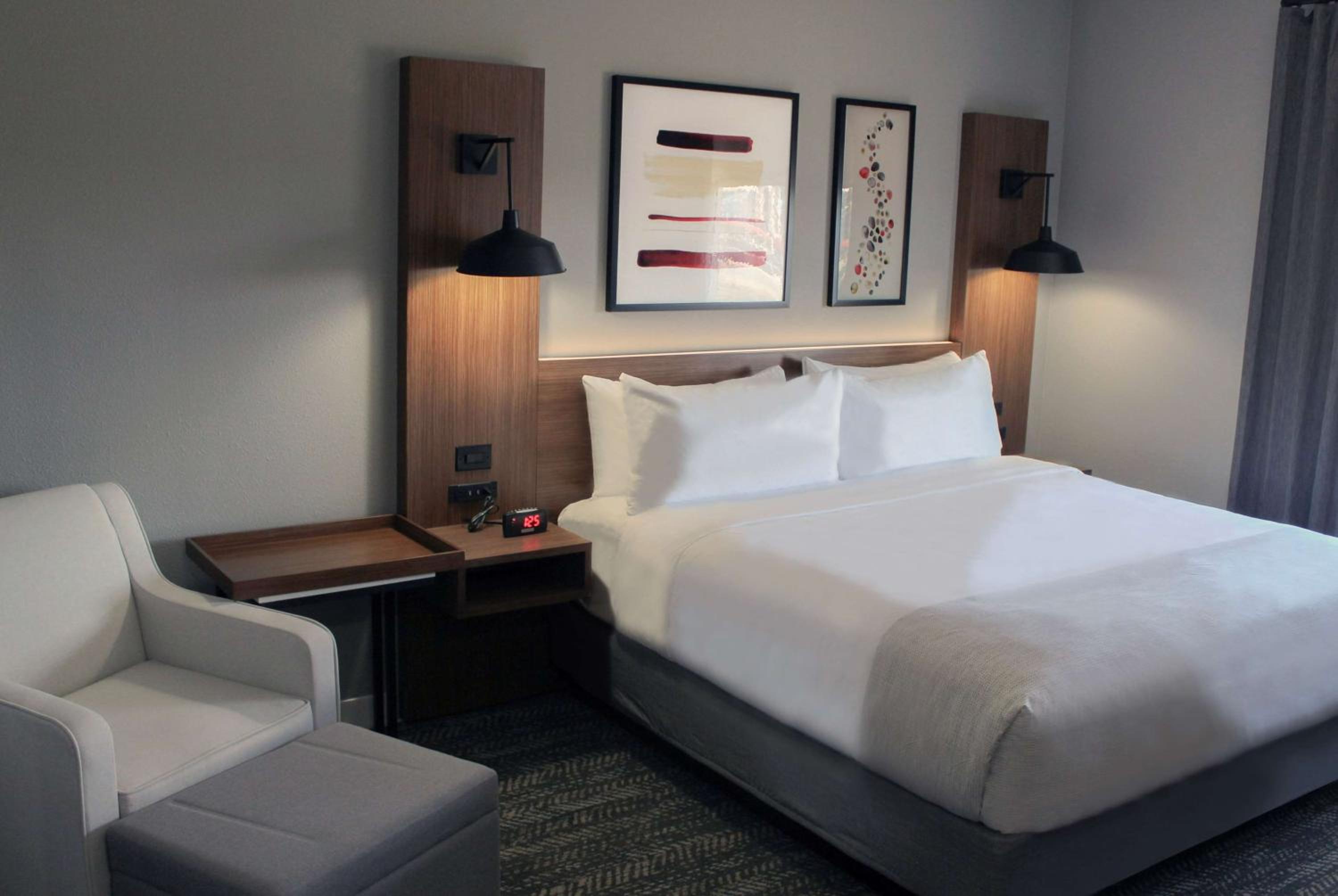 King Room - Non-Smoking - Photo 1
