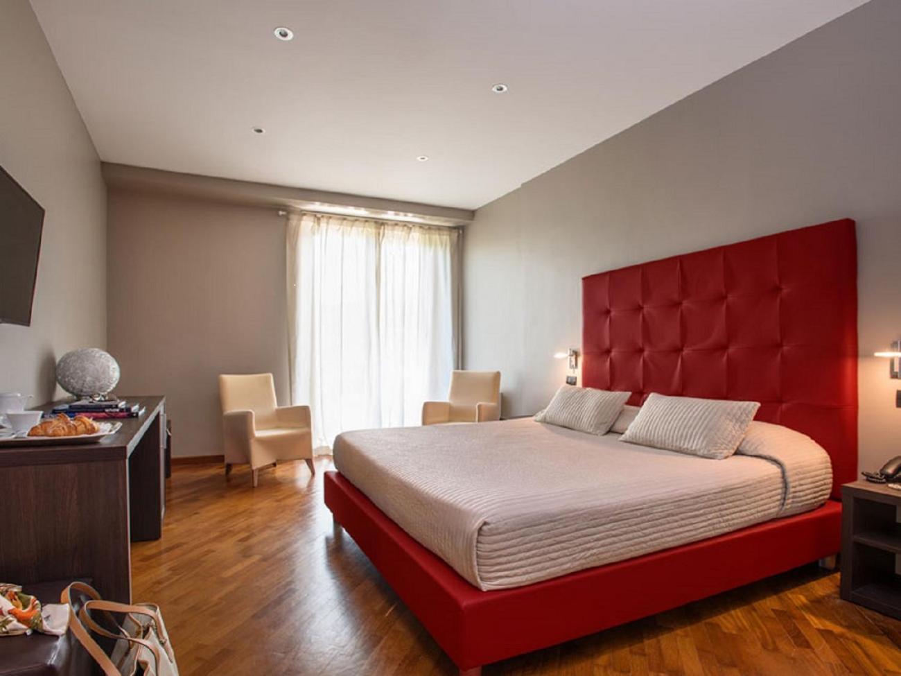 Deluxe Double Room with Balcony and Spa Access - Photo 7