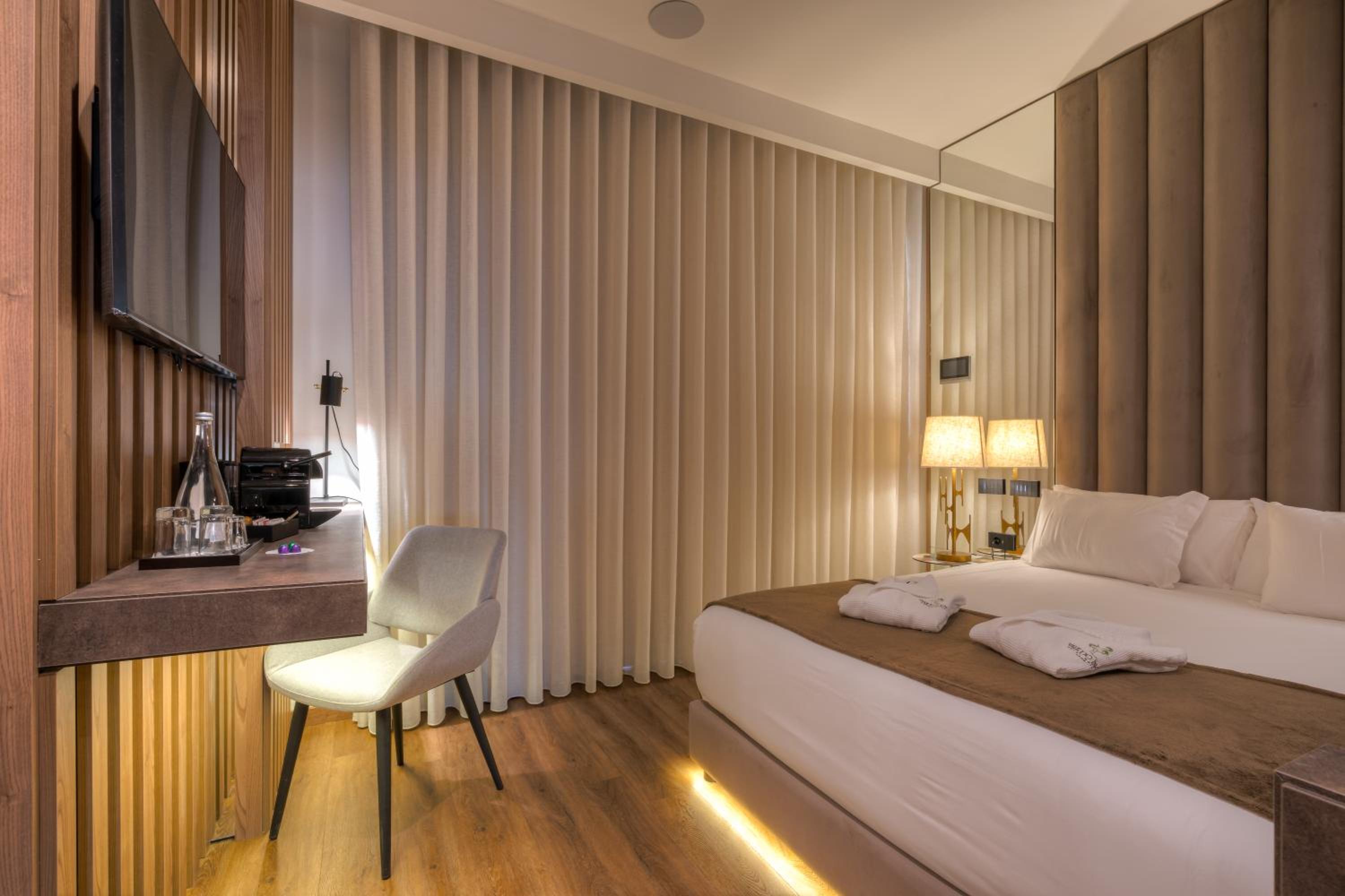 Suite with Private Pool - Photo 8