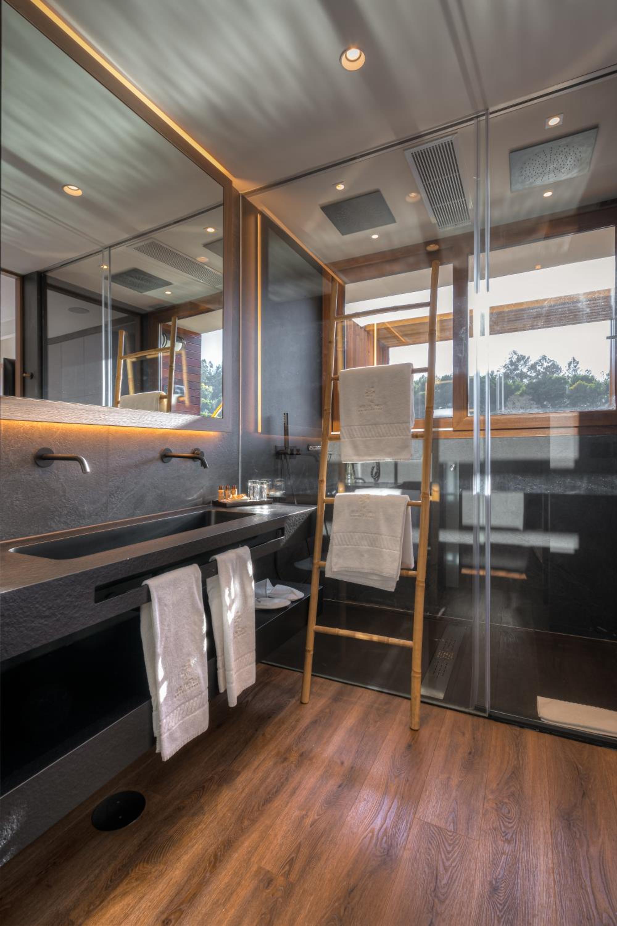 Suite with Private Pool - Photo 11
