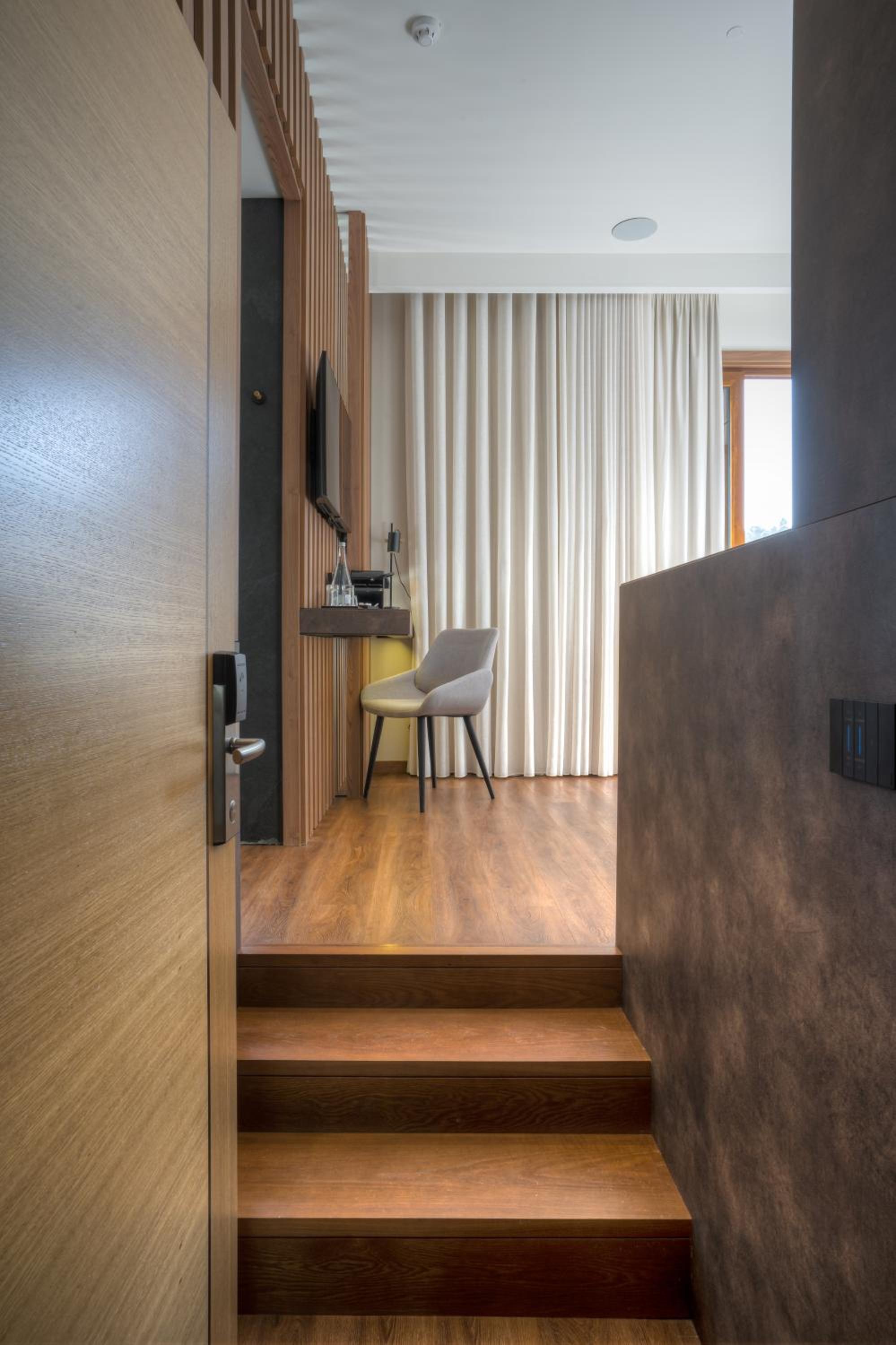 Suite with Private Pool - Photo 12