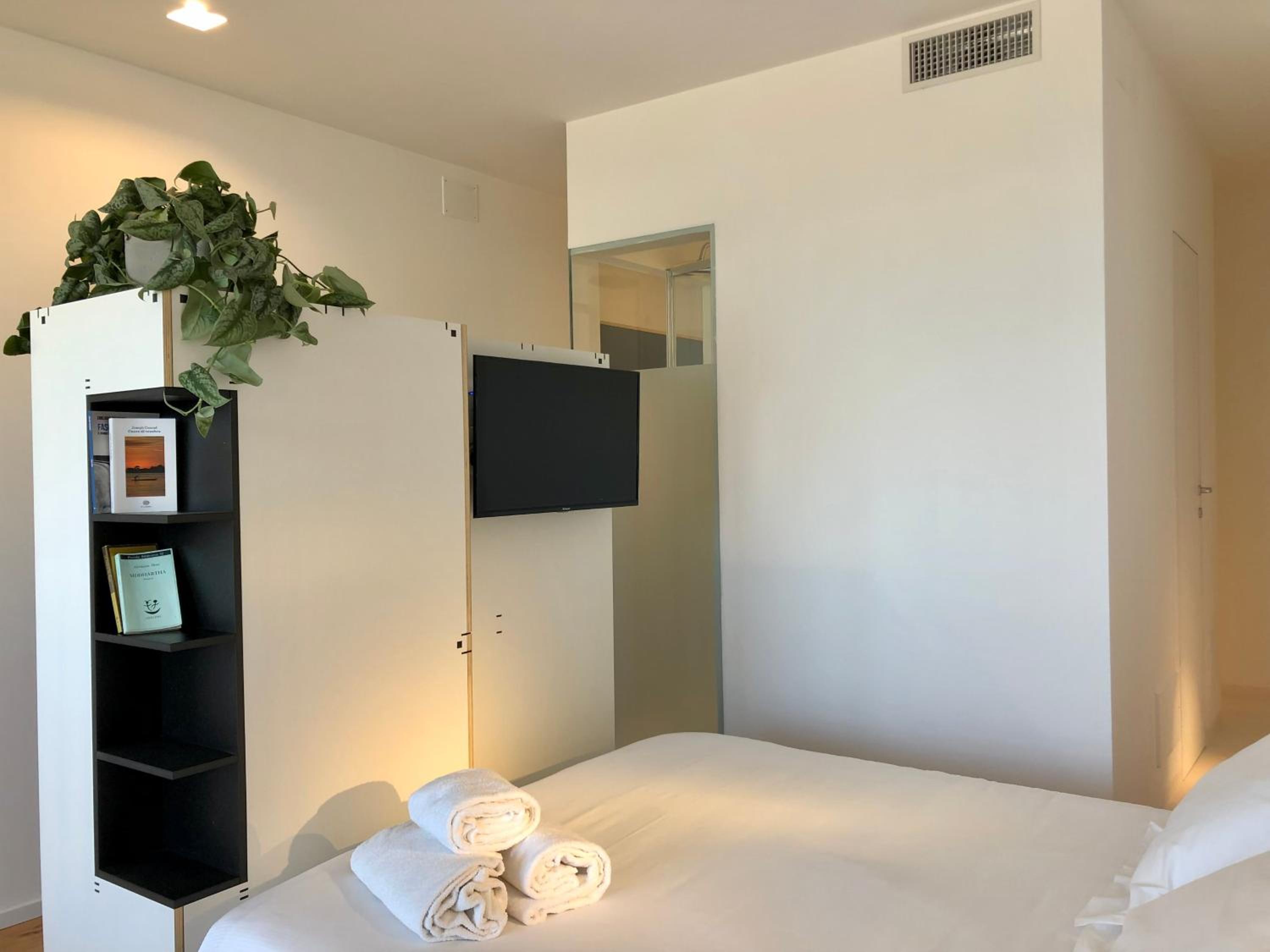 One-Bedroom Apartment - Photo 17