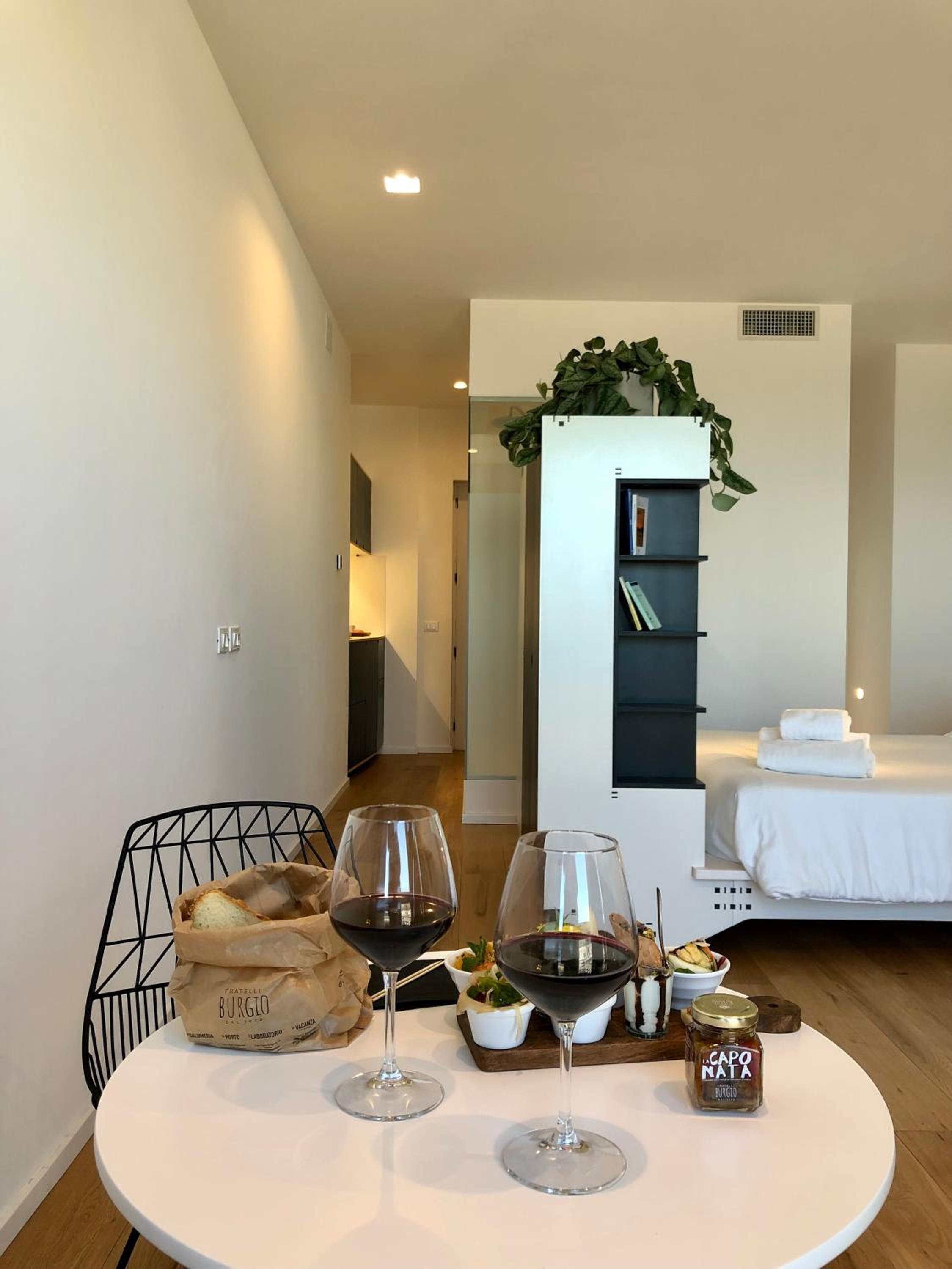 One-Bedroom Apartment - Photo 15