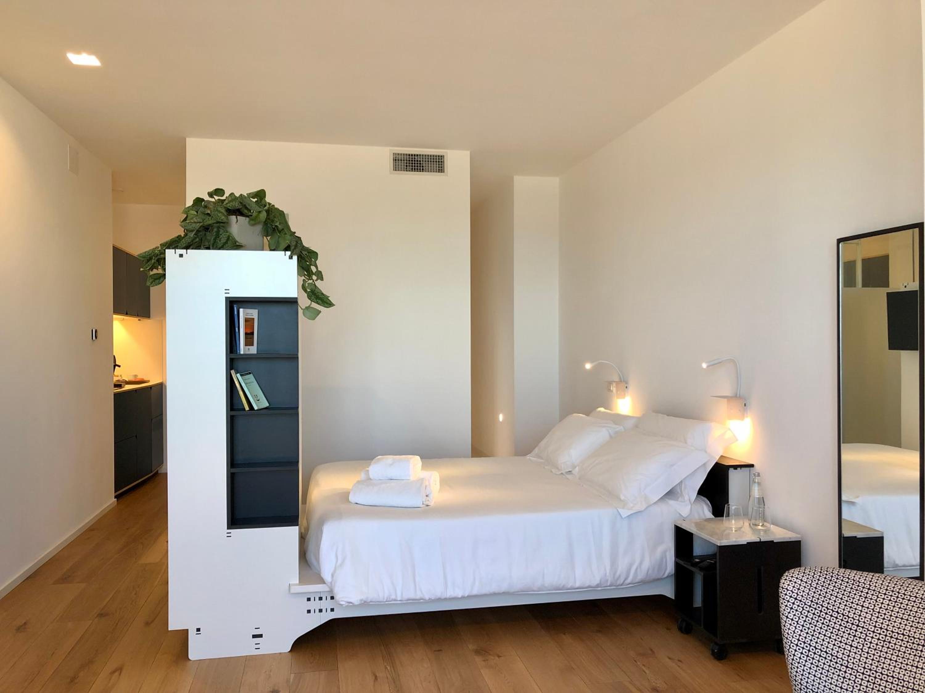 One-Bedroom Apartment - Photo 18