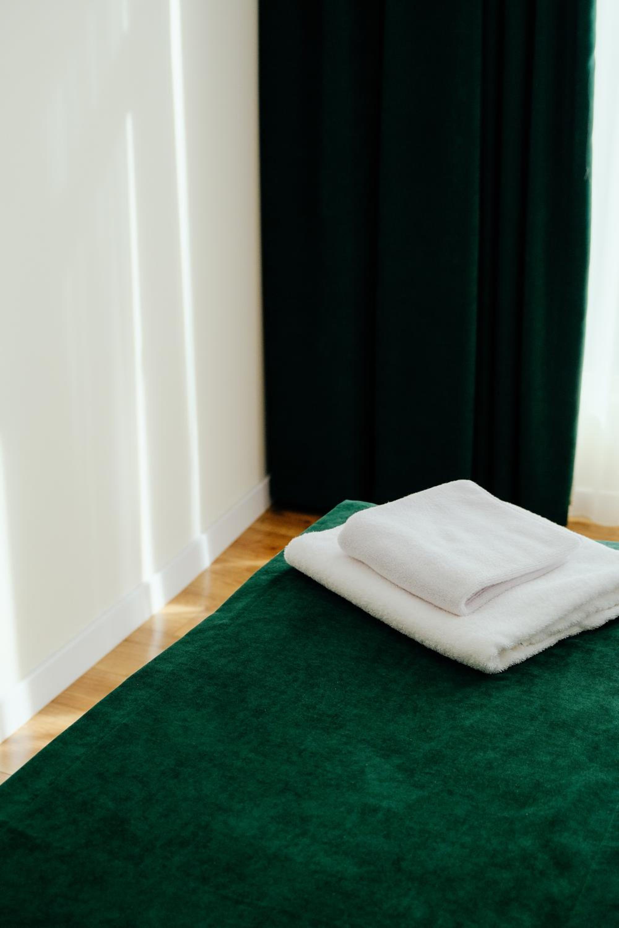 Double Room with Balcony - Photo 11