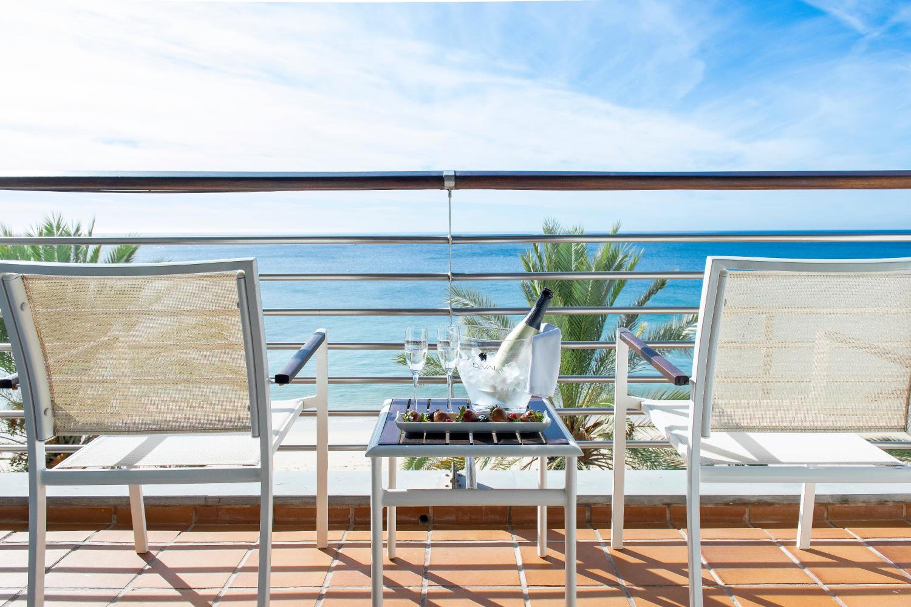Special Offer - Double or Twin Room with Sea View - Romantic Package - Photo 4