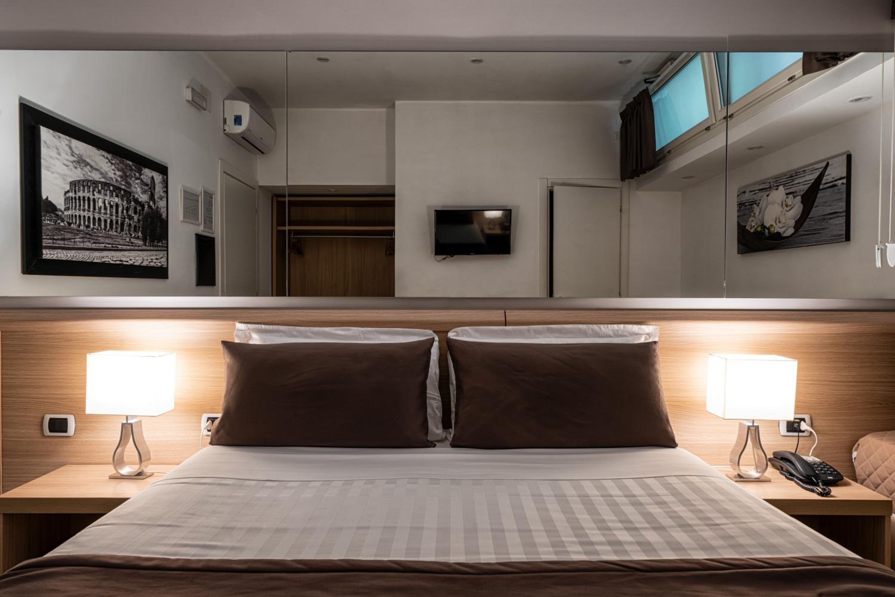 Double or Twin Room photo 2
