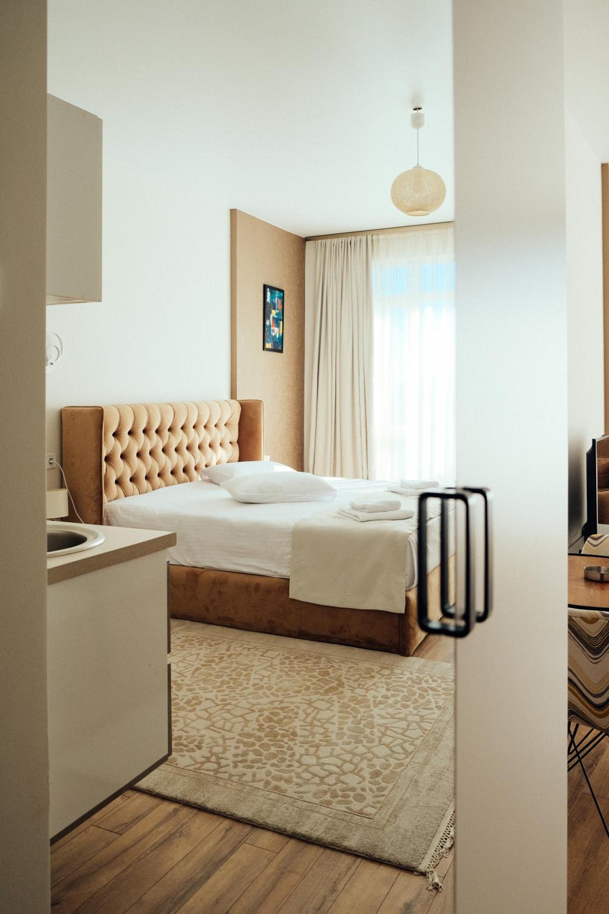 Double Room with Balcony - Photo 14