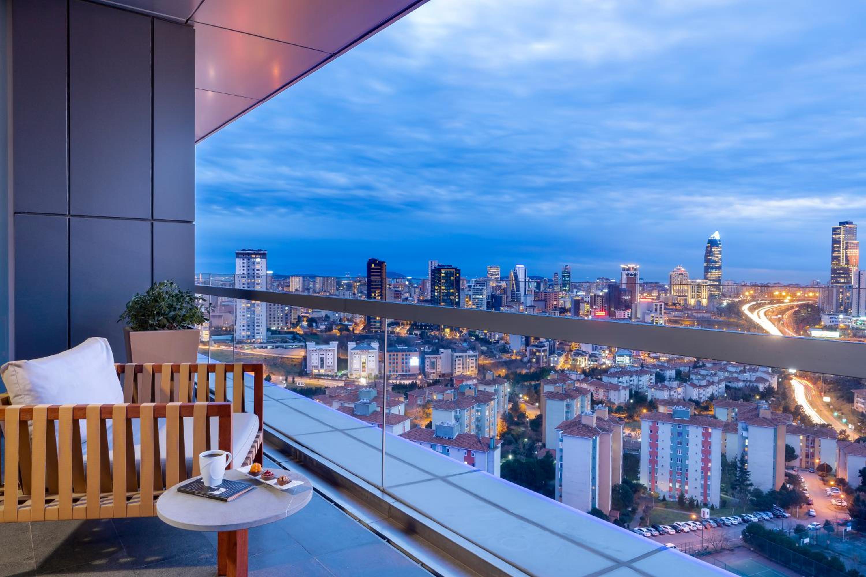 Junior Suite with Terrace and City view photo 2