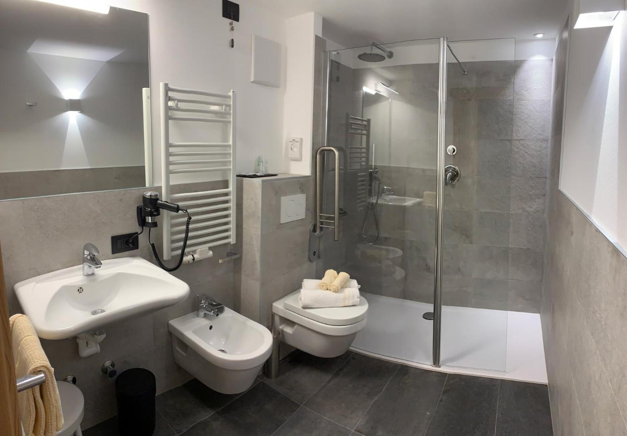 Junior Suite with Balcony photo 2