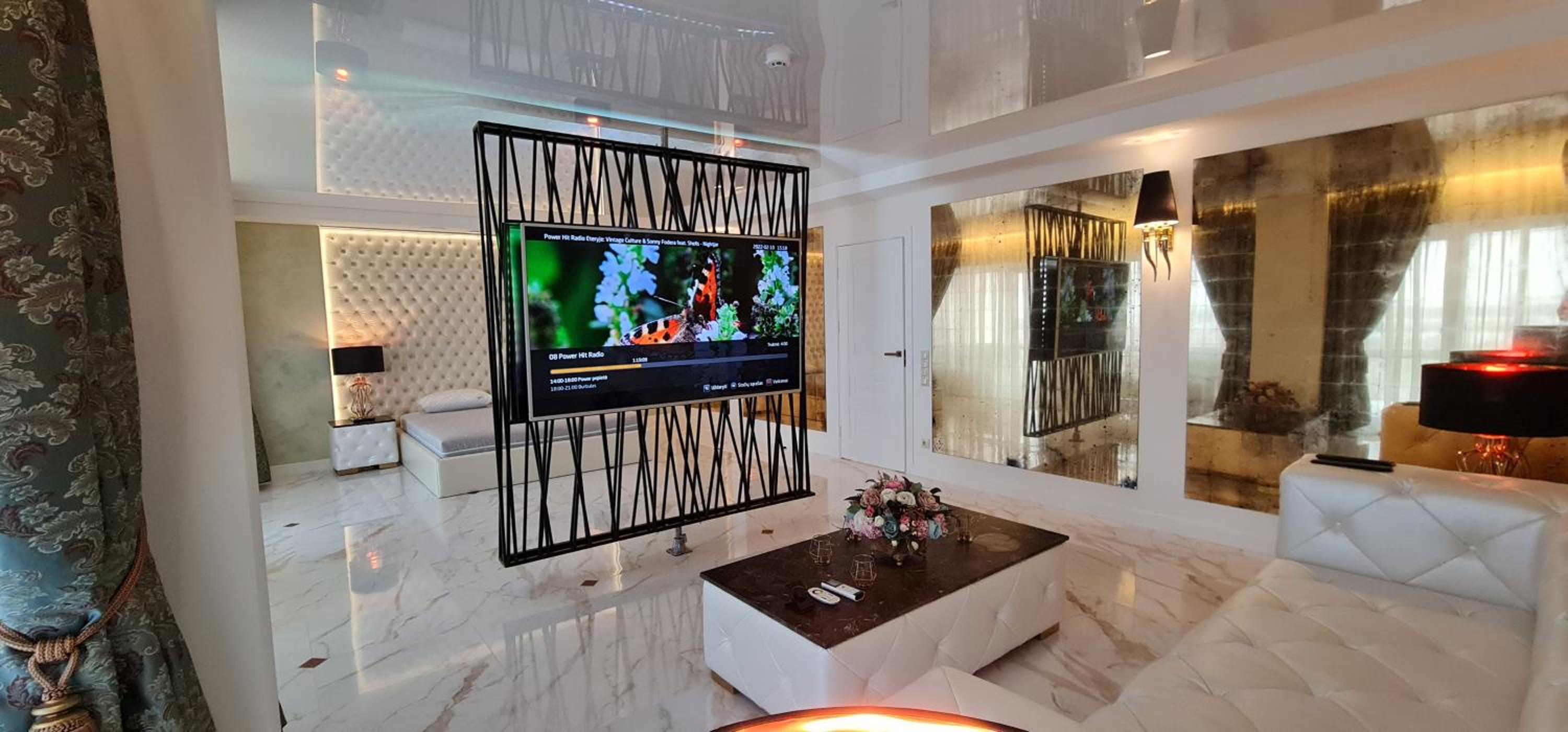 One-Bedroom Apartment - Photo 1