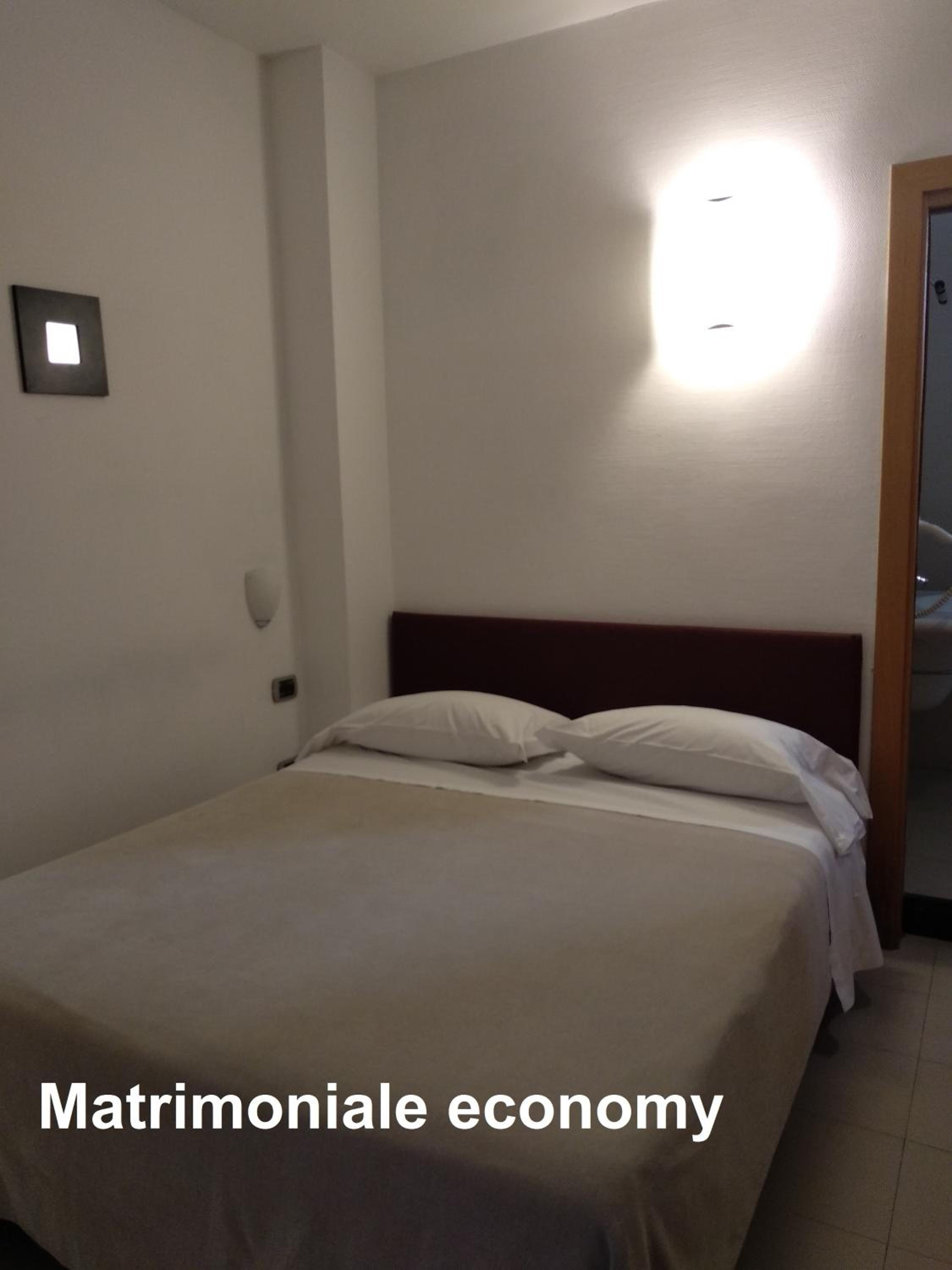 Economy Double Room photo 2
