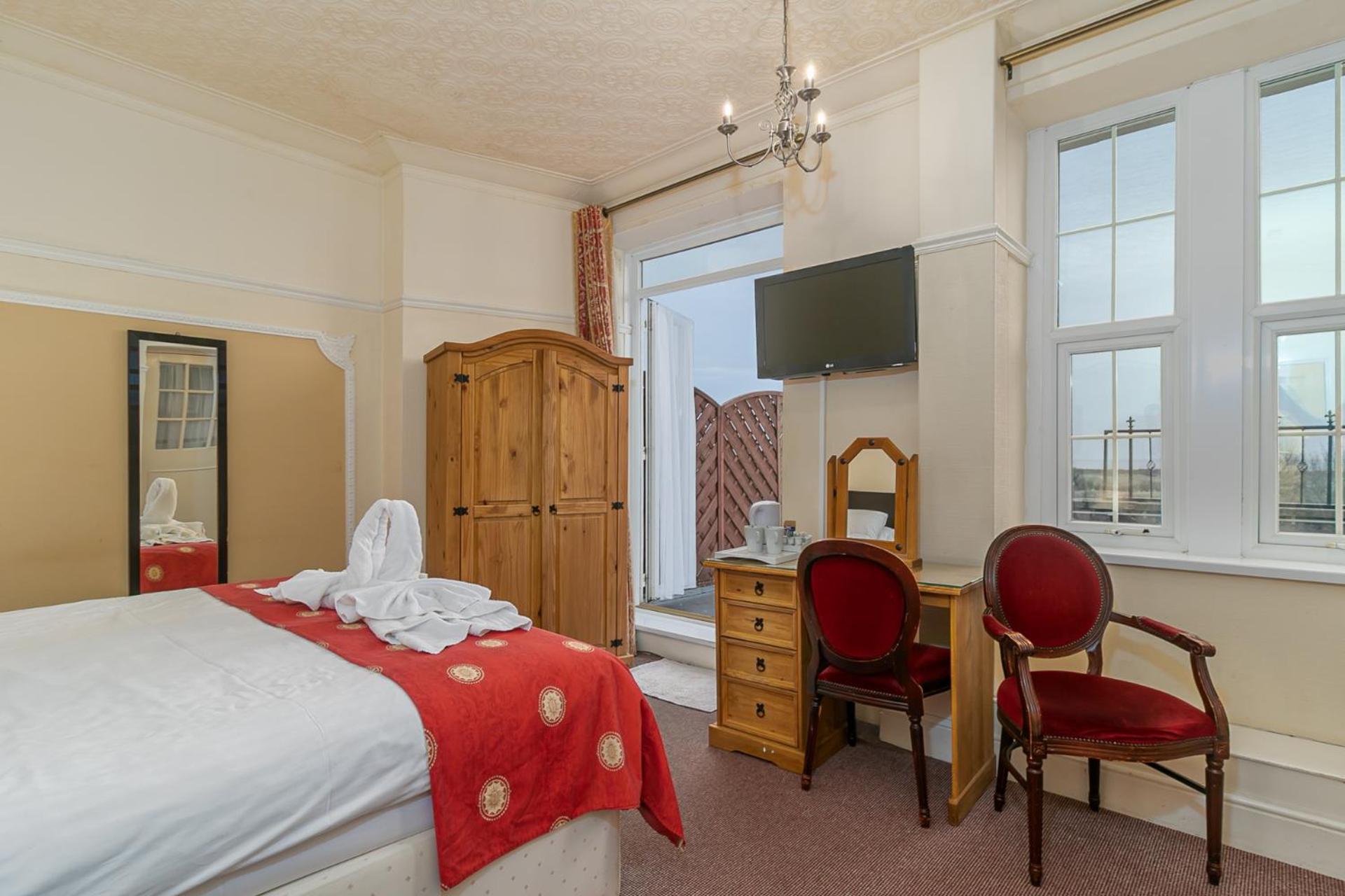 Executive Double with Balcony & Sea View photo 2