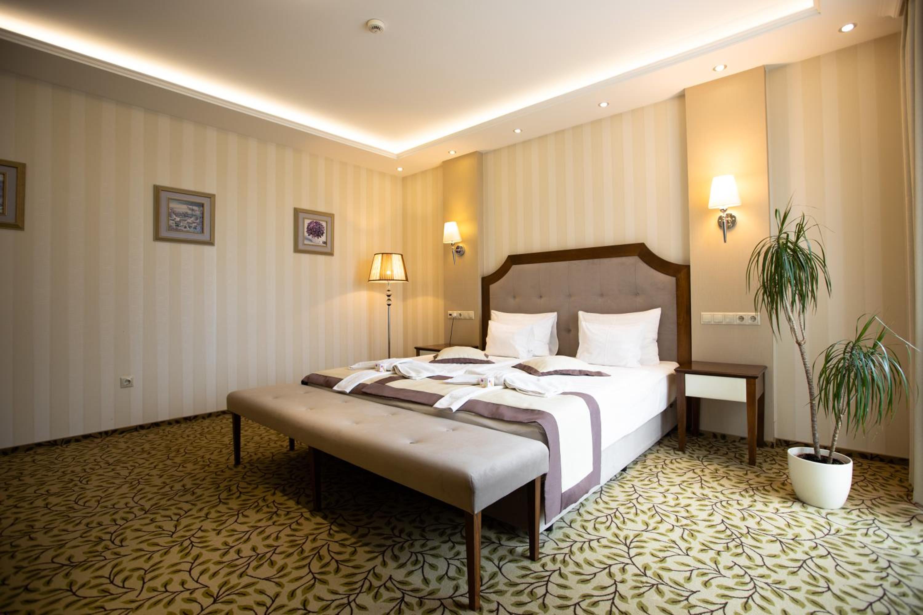 Standard Double or Twin Room - Photo 1