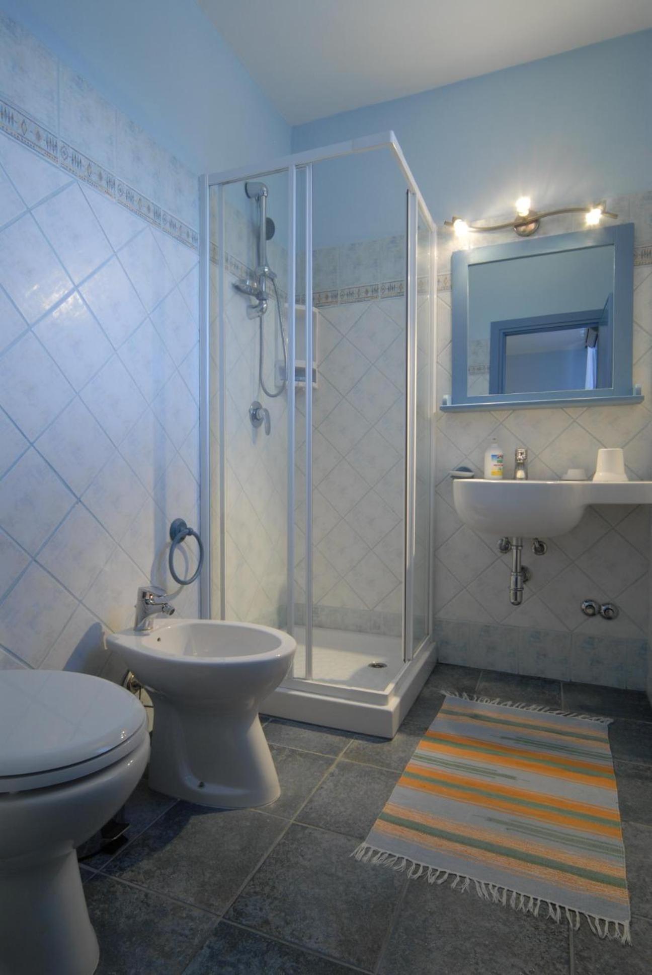 Twin Room with Shower photo 2