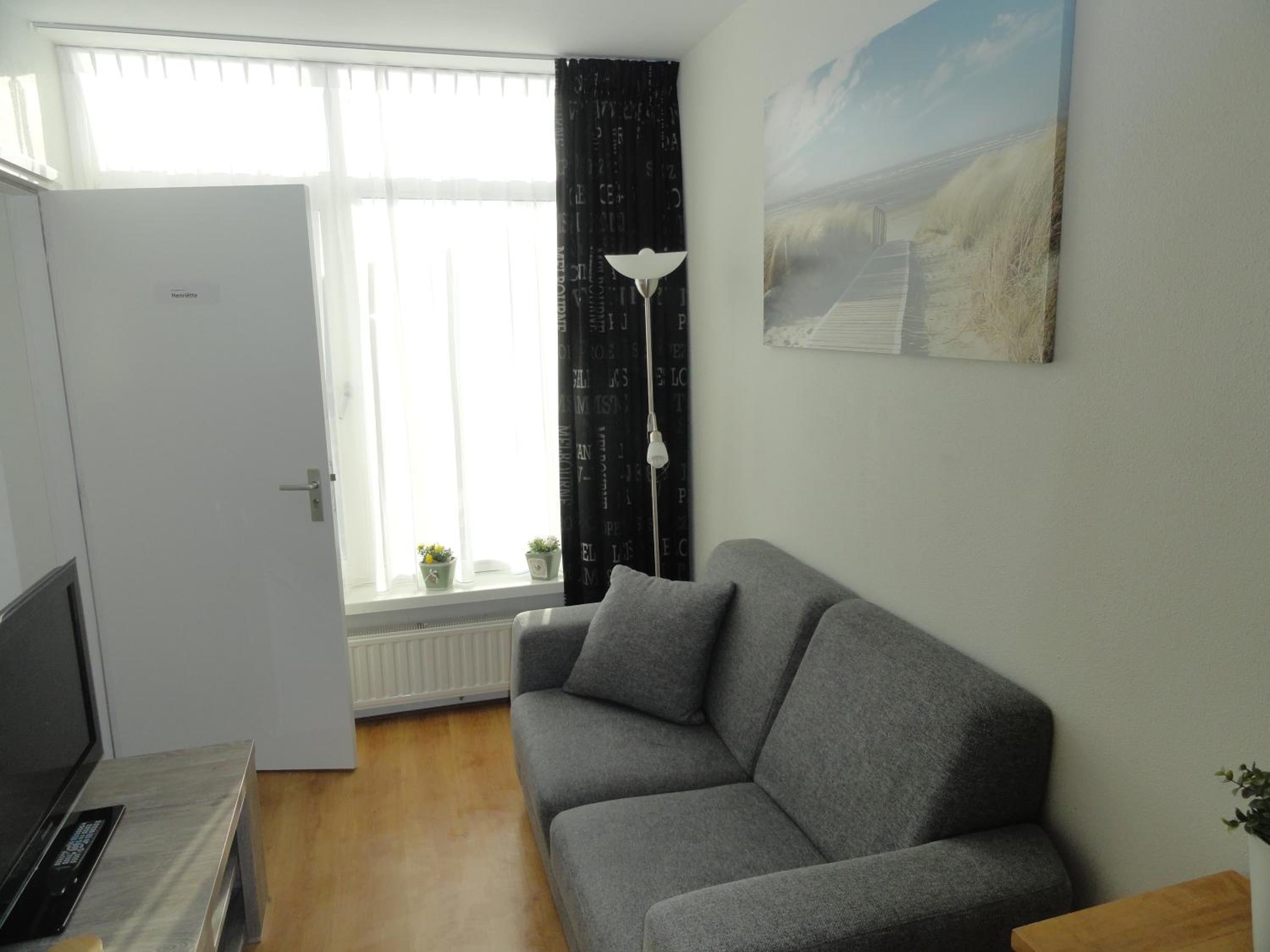 One-Bedroom Apartment photo 1