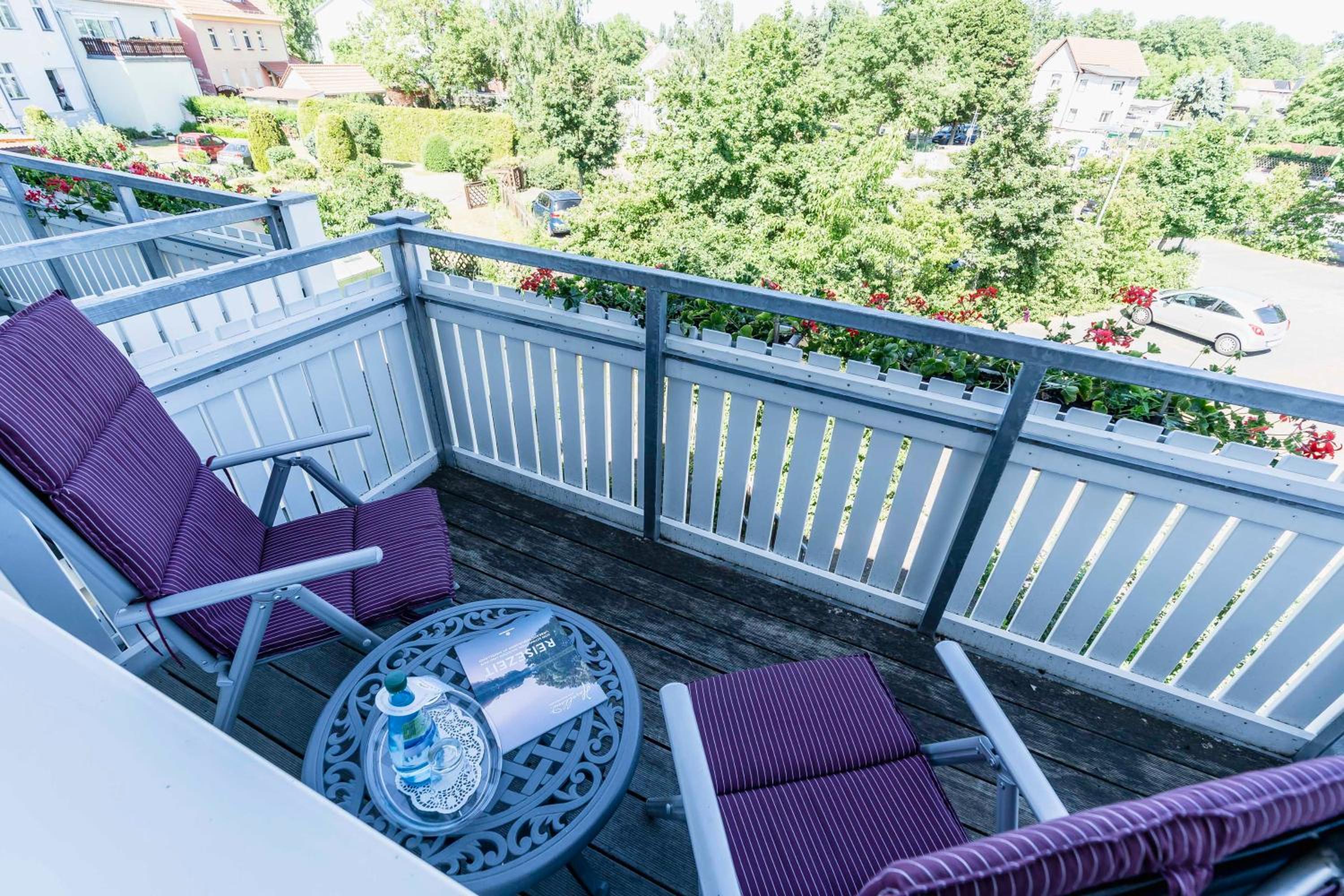 Double Room with Balcony - Photo 3