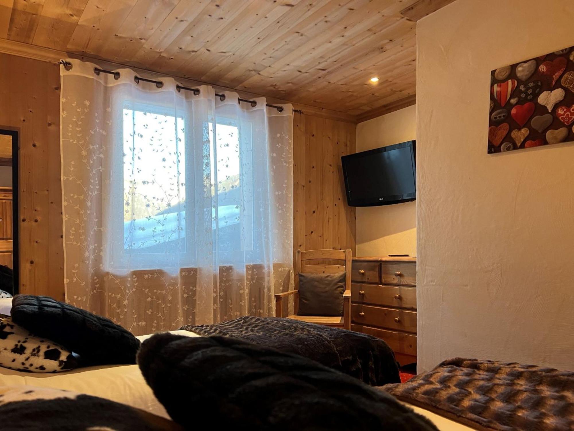 Small Twin Room with Shower photo 2