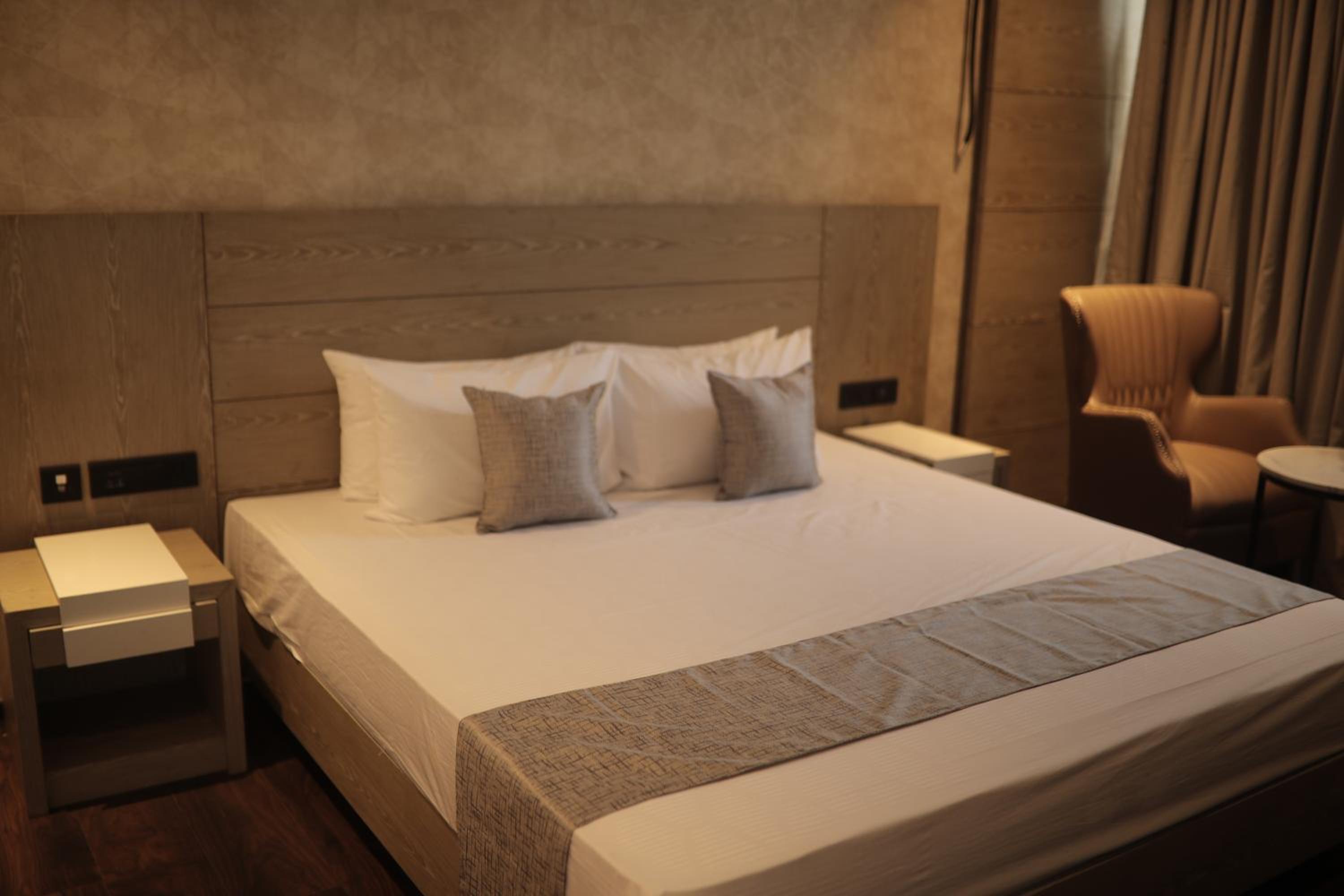 Deluxe Double Room - Photo 8