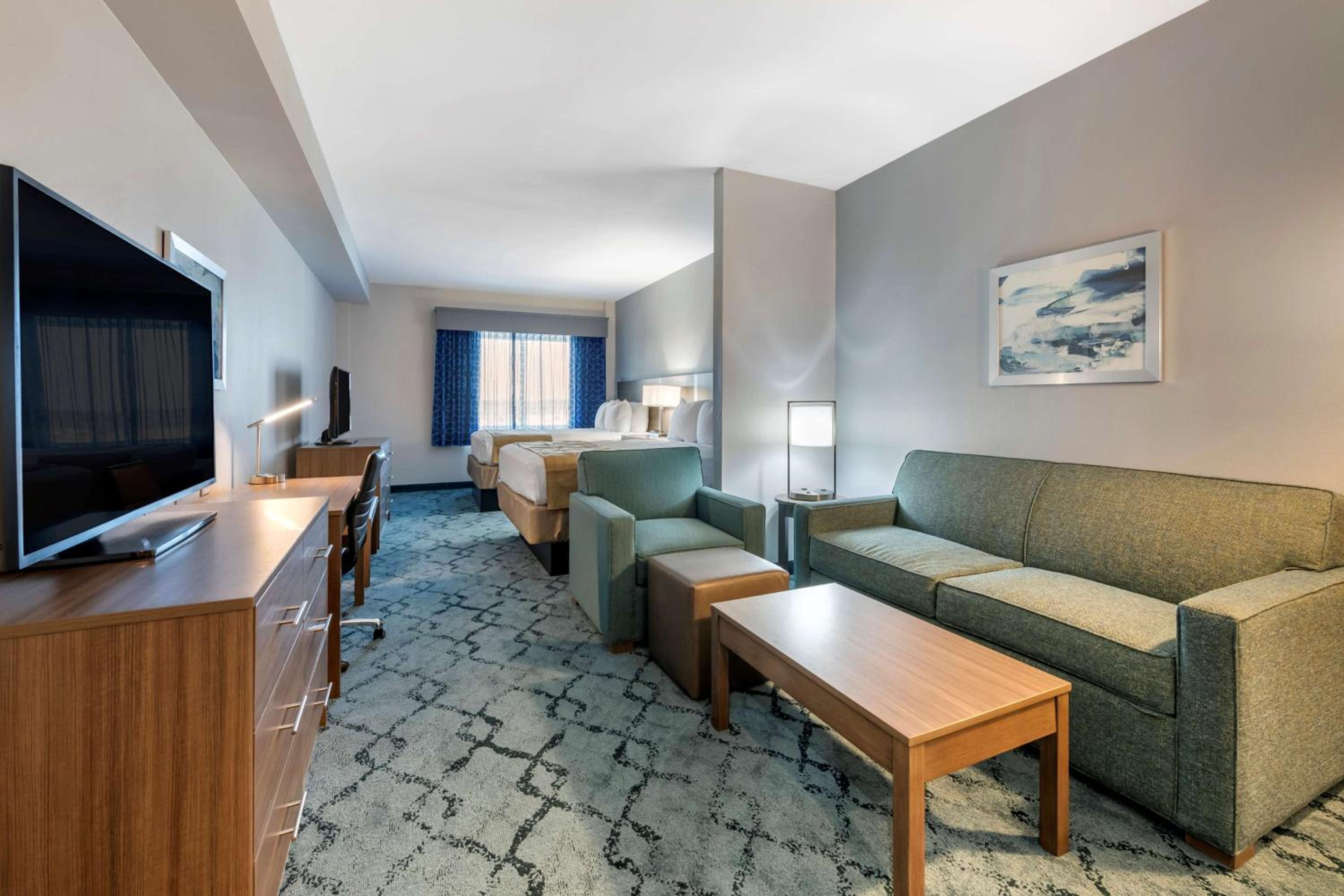 Queen Suite with Sofa Bed - Photo 1