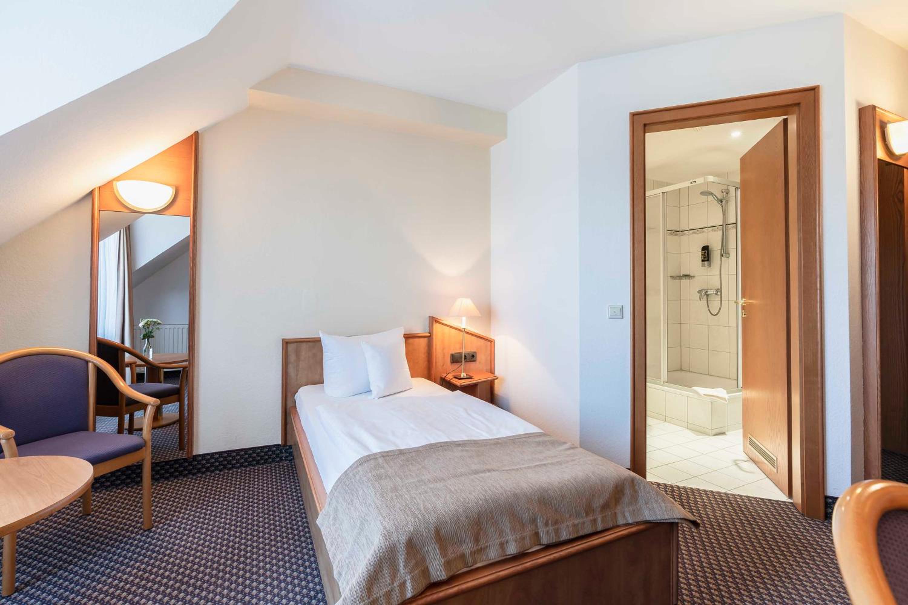 Single Room photo 3