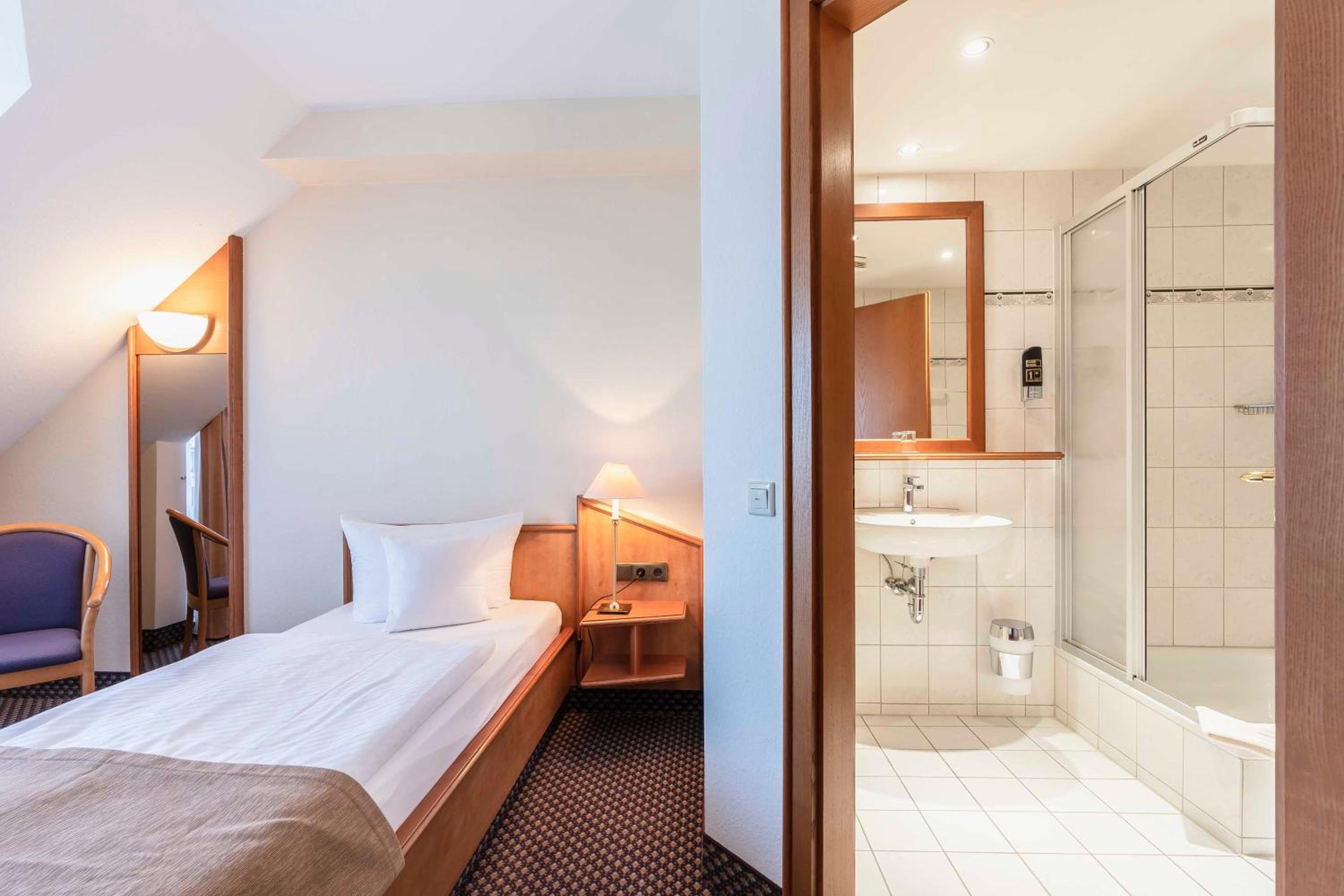 Single Room photo 2