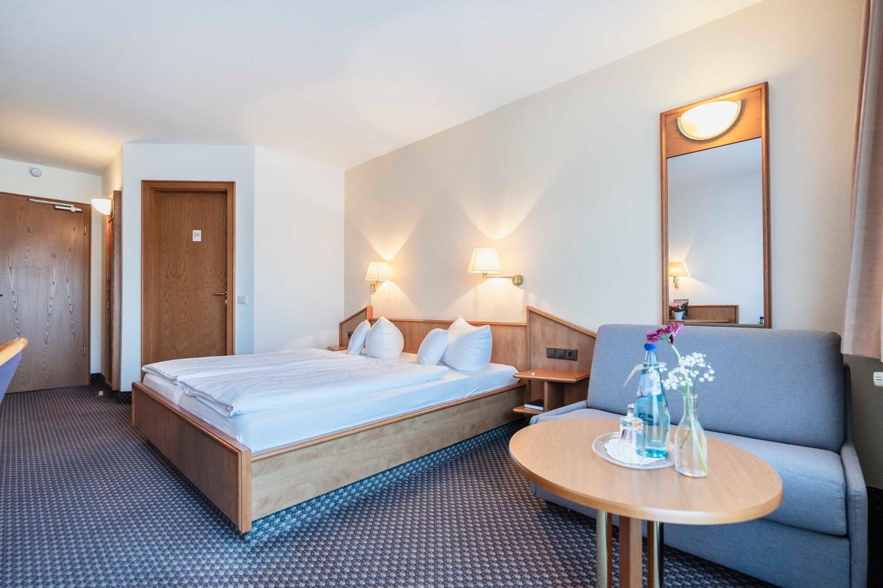 Double Room with Balcony - Photo 5