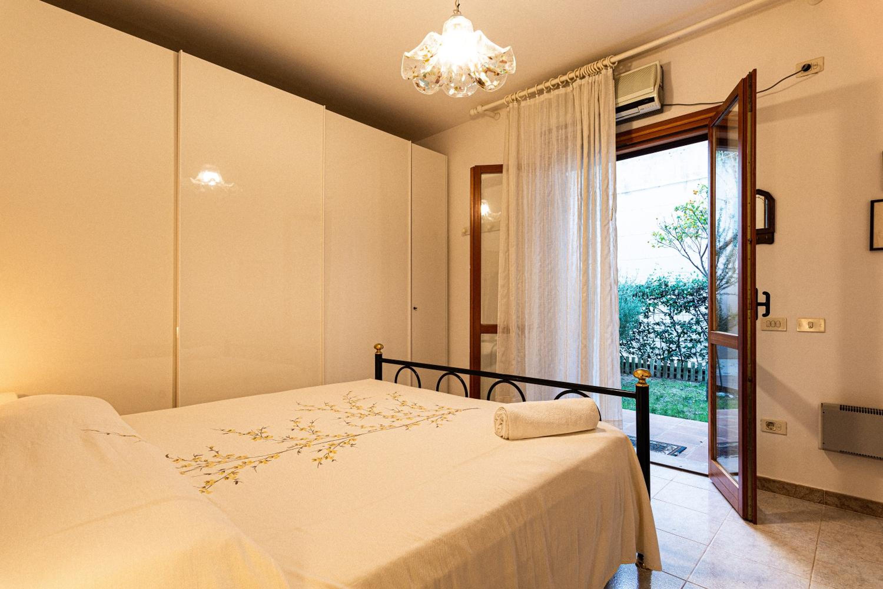 Two-Bedroom Deluxe Apartment with Garden View photo 1