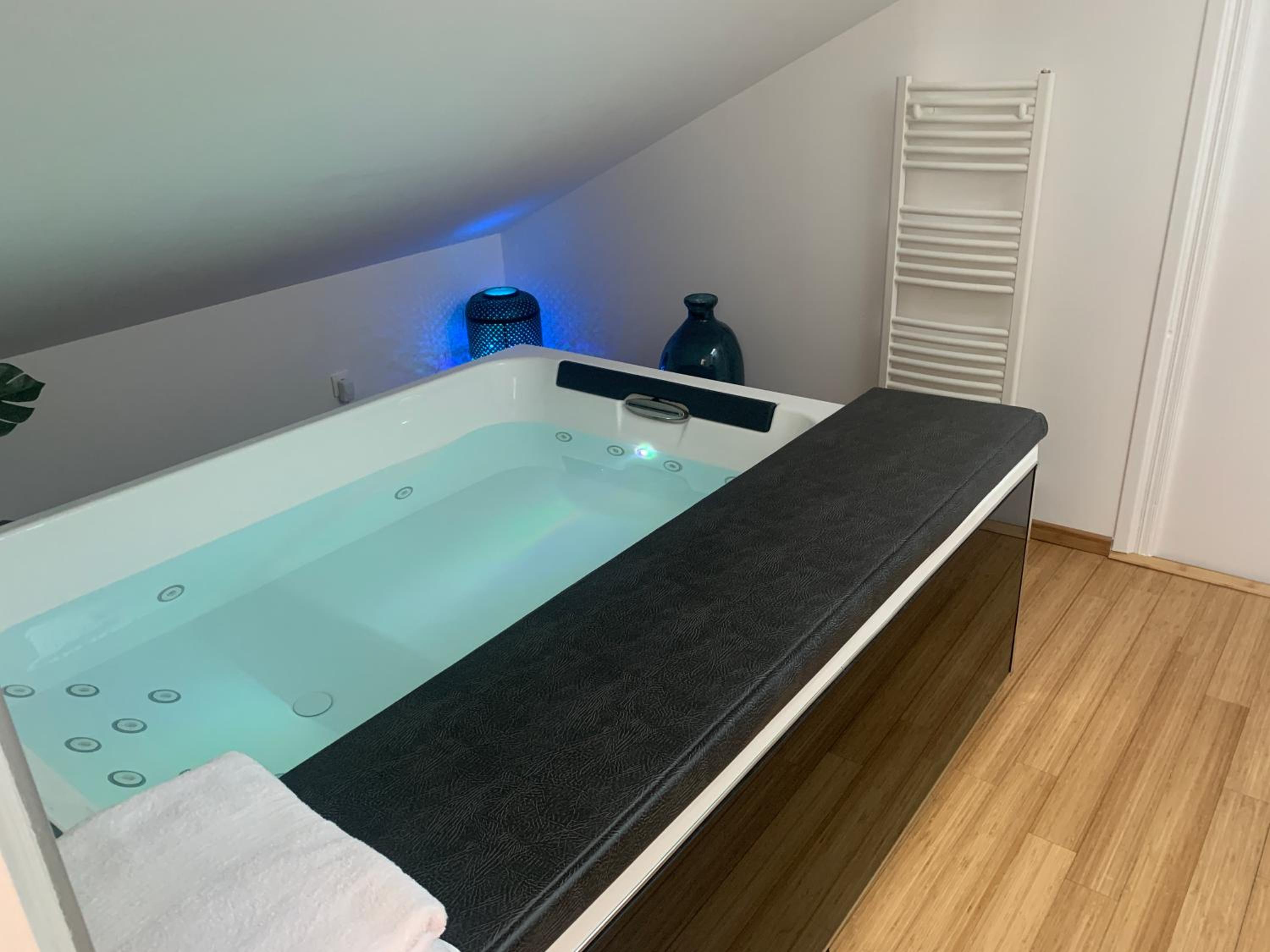Double Room with Spa Bath photo 2