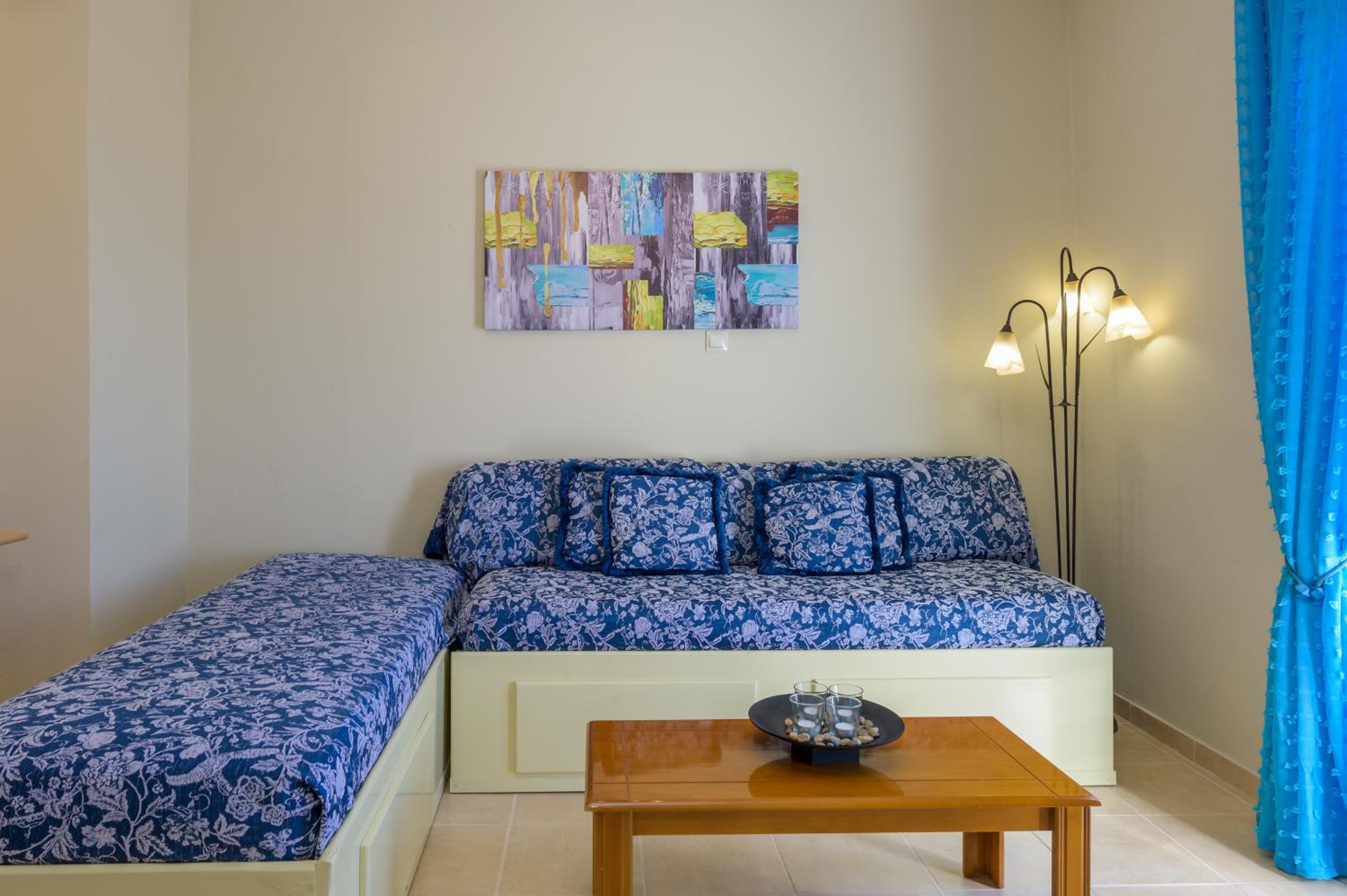 One-Bedroom Apartment photo 3