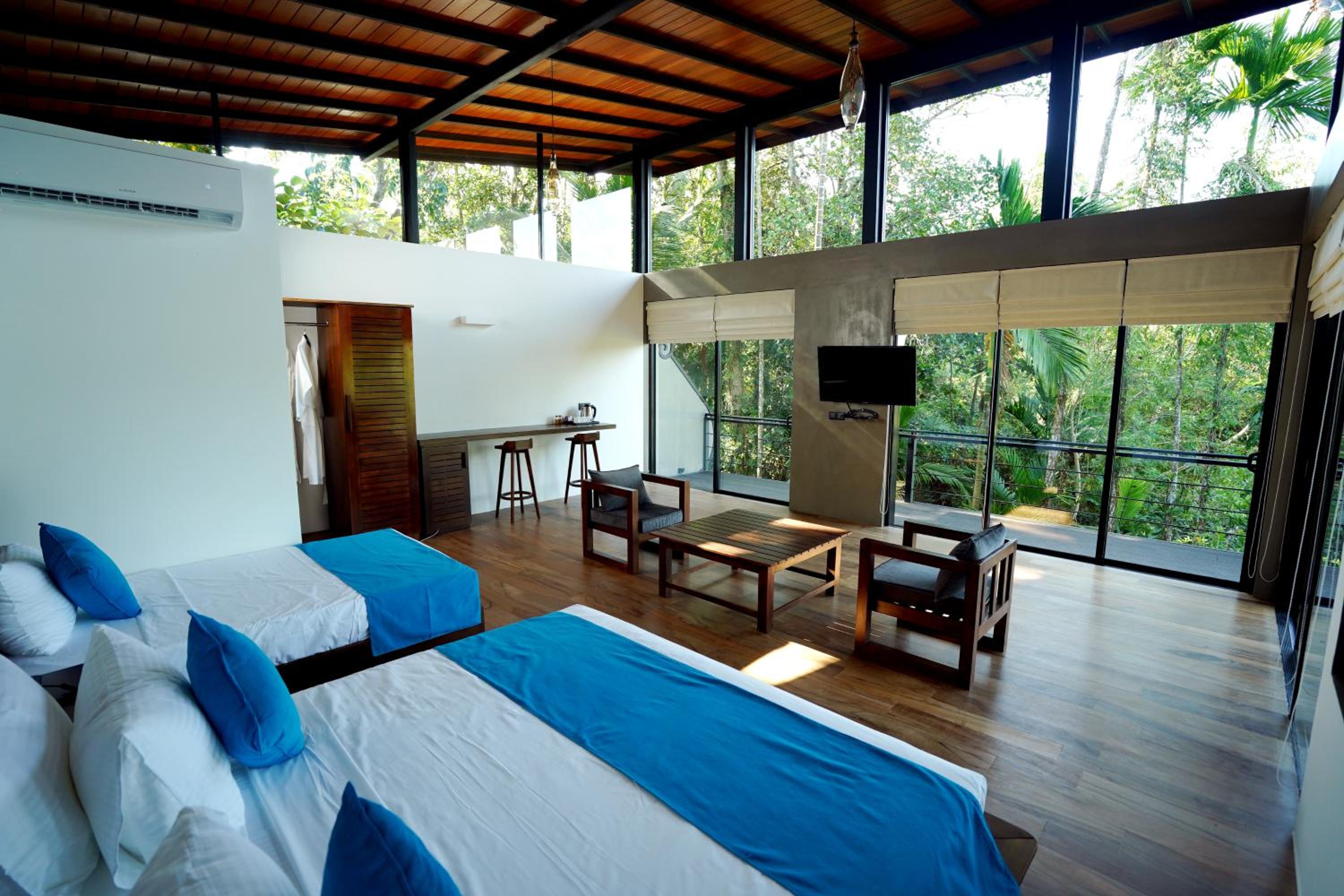 King Suite With Pool View photo 1