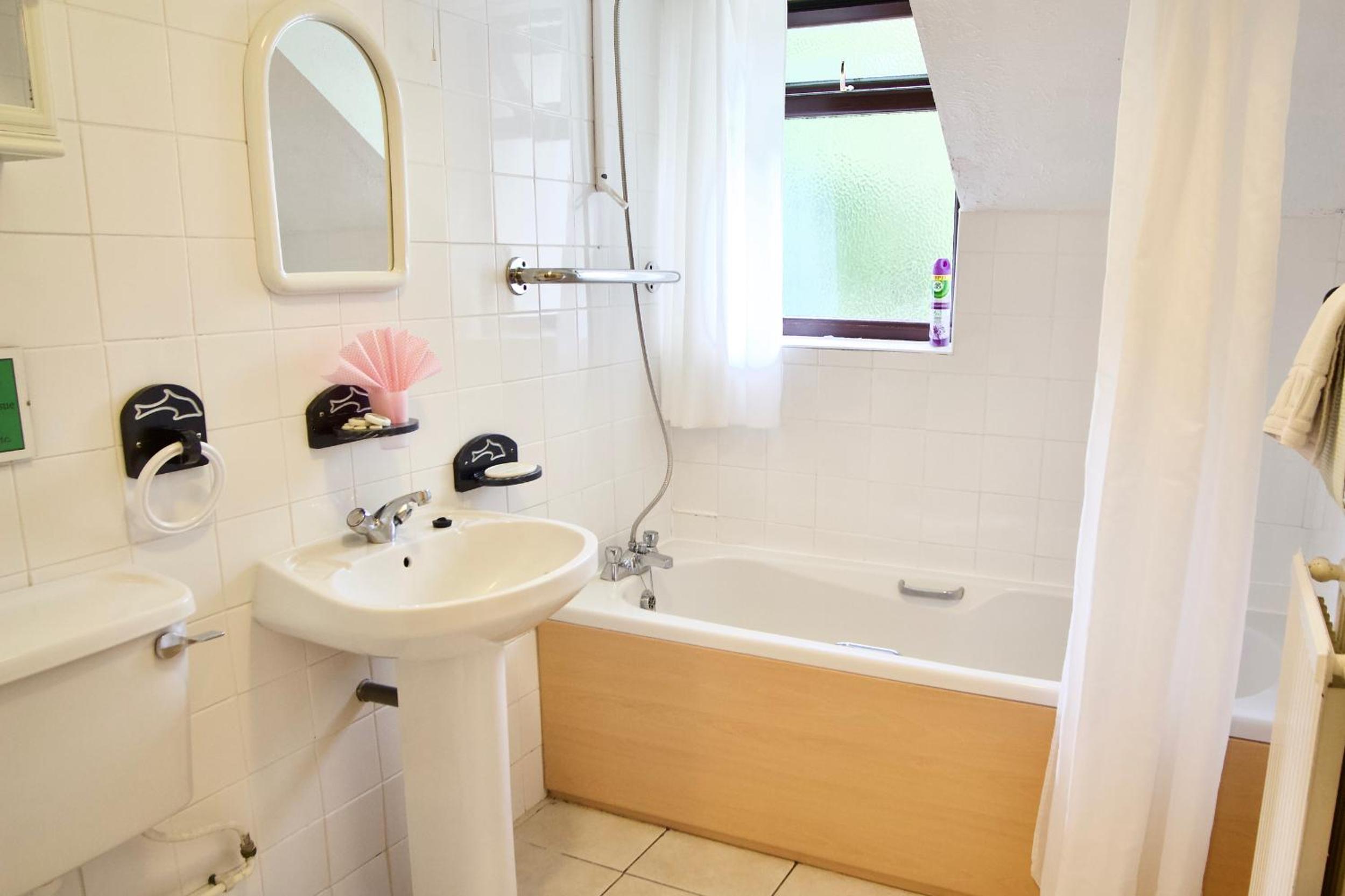 Three-Bedroom Chalet - Pet Friendly photo 2